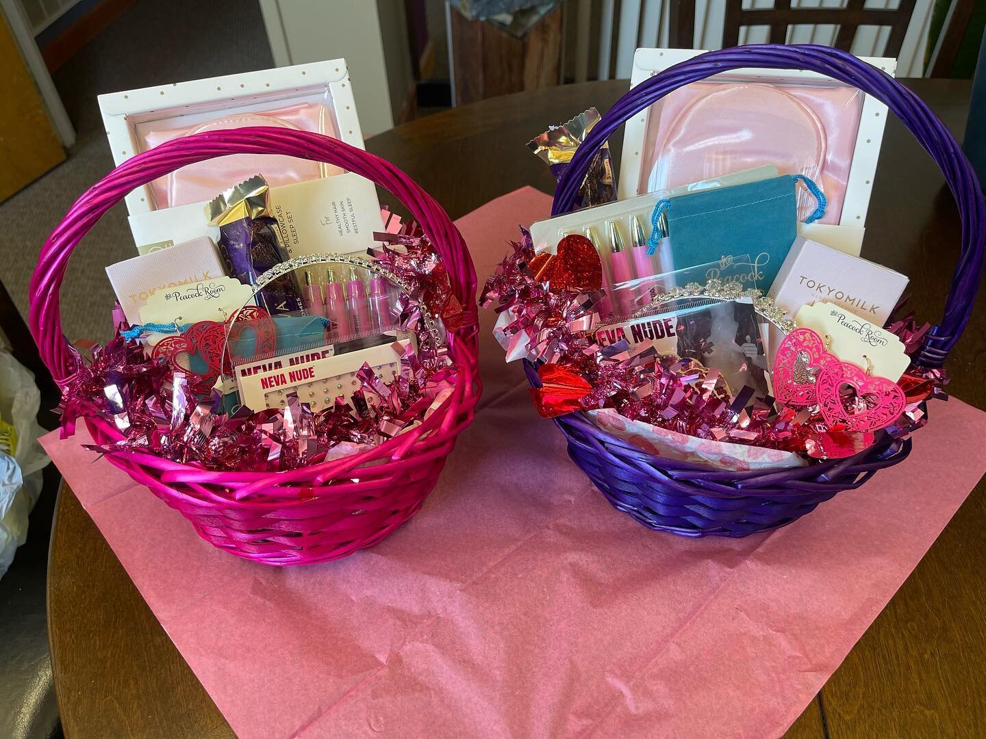 Ooooh la la! 💋 
Here&rsquo;s a sneak peek of the fabulous giveaway baskets from the one and only @peacockroomdetroit 
Enter to win one at our Galentine&rsquo;s Event TONIGHT from 5-8pm where you won&rsquo;t want to miss the exclusive pop up from @re