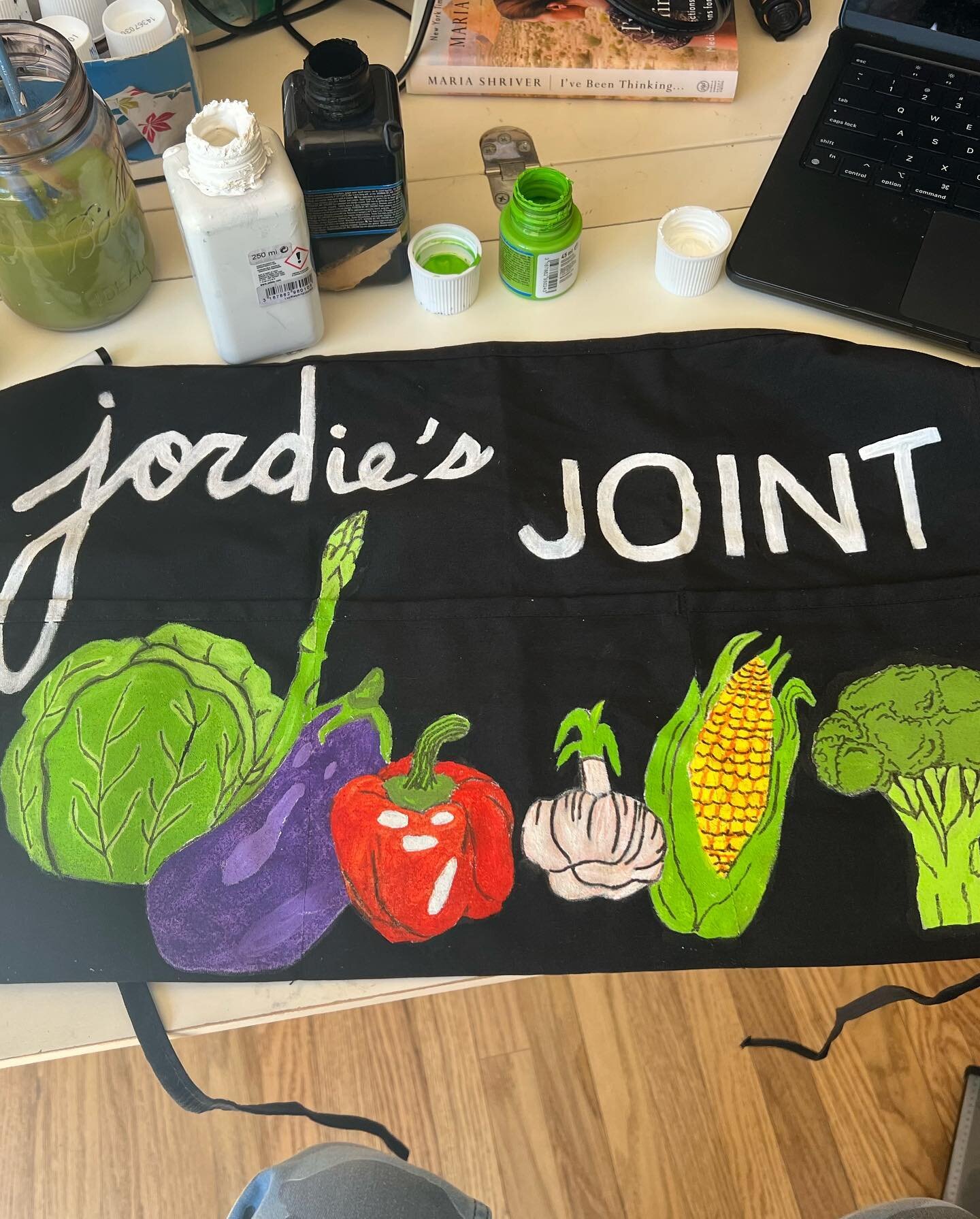 🌟JORDIE&rsquo;S JOINT ONE OF A KIND APRON🤍 by the one and only Emma Stellar! So happy and excited to work with @emmastellar27 on my custom apron for the past couple months and to see what a master piece she created! Everything I asked for and more,