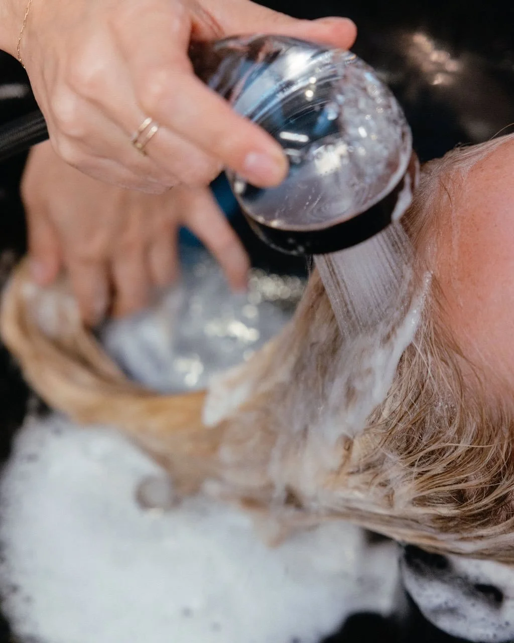 Want to keep your bronde fresh through the colder months? Easy vibes:

1. Stay Hydrated
Winter air is drying, so double down on moisture. Use a rich, leave-in conditioner or weekly mask to keep your color glossy and your strands happy. We love the @s