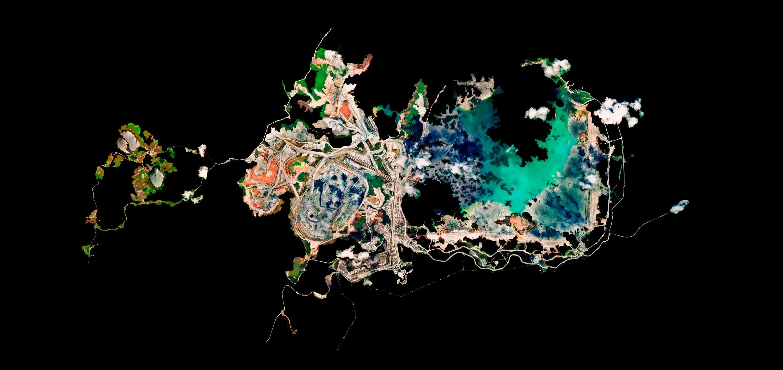 COBRE PANAMA - Colón, Panamá.

Ultradistancia Cobre Panama transforms the mine into a luminous abstract landscape of turquoise water, mineral roads, exposed earth, and engineered geometry.

– Archival Pigment Print Photography,
Limited Edition.