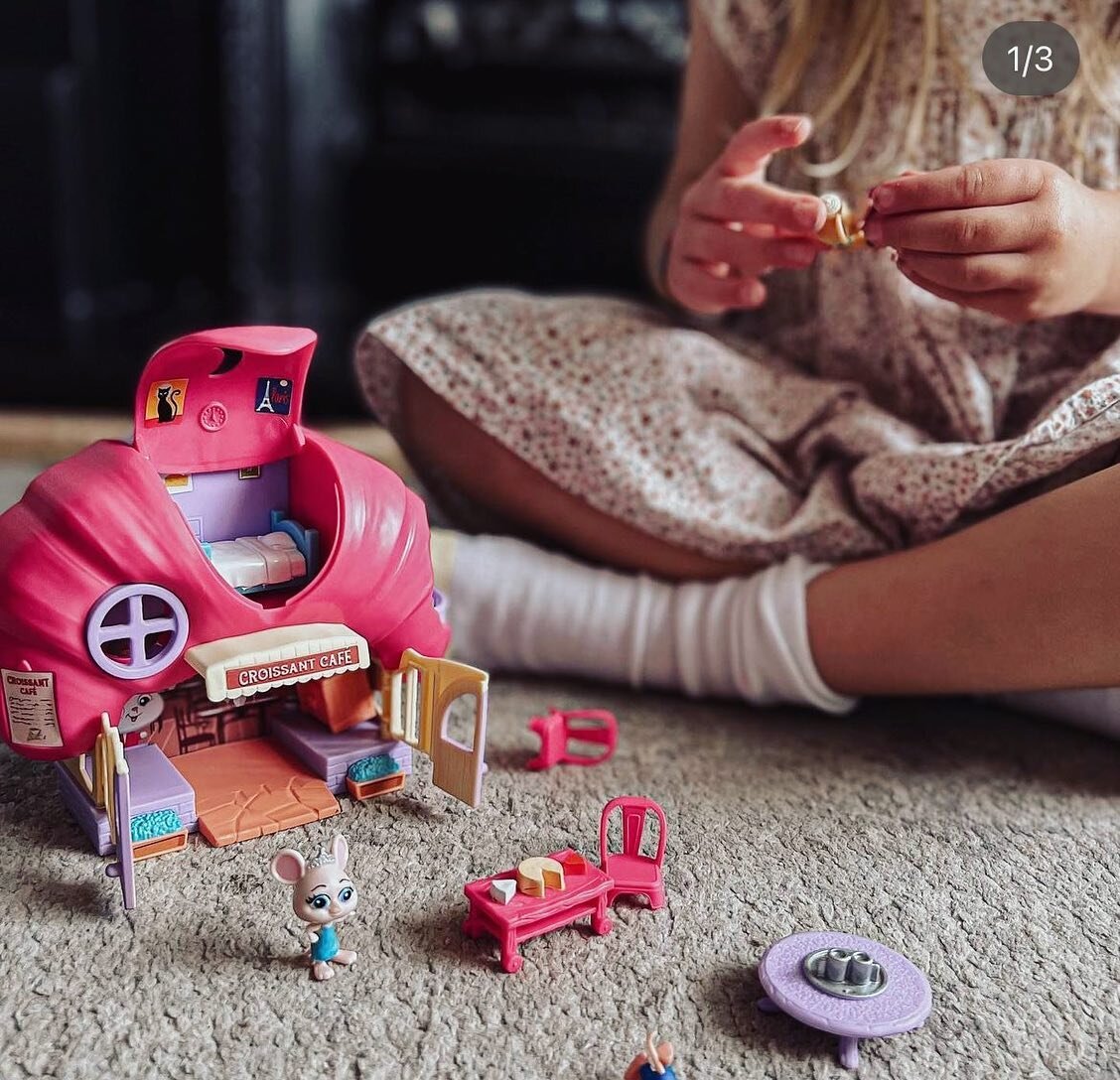 We&rsquo;re loving seeing how creative all these kids are at creating their own mini mouse door worlds 🚪🐭 

&ldquo;Dream it and the mice will come&rdquo;

The stickering is on point 👌 

@mouseinthehouseworld @charactertoys