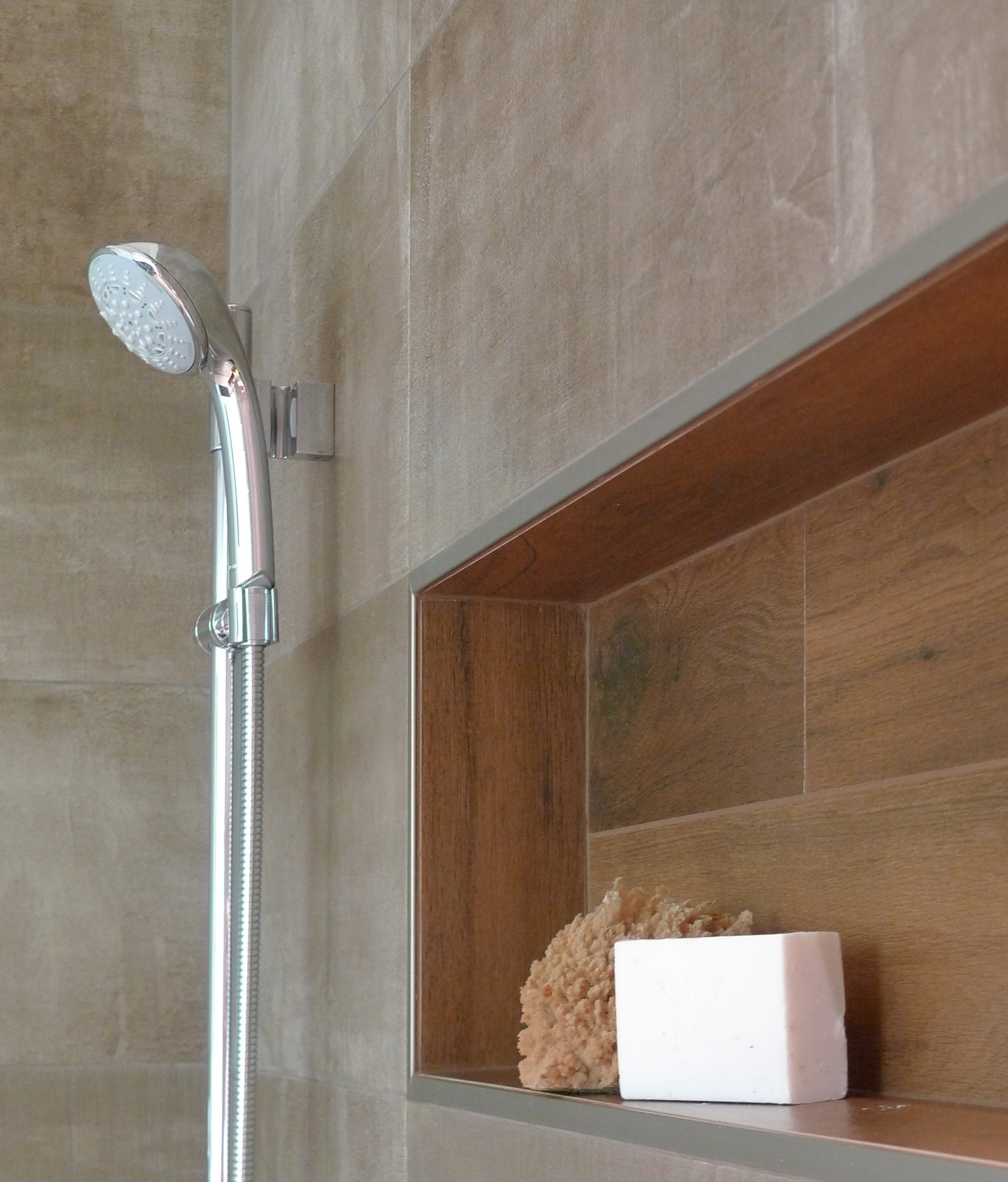 Minimalist built-in shelf 