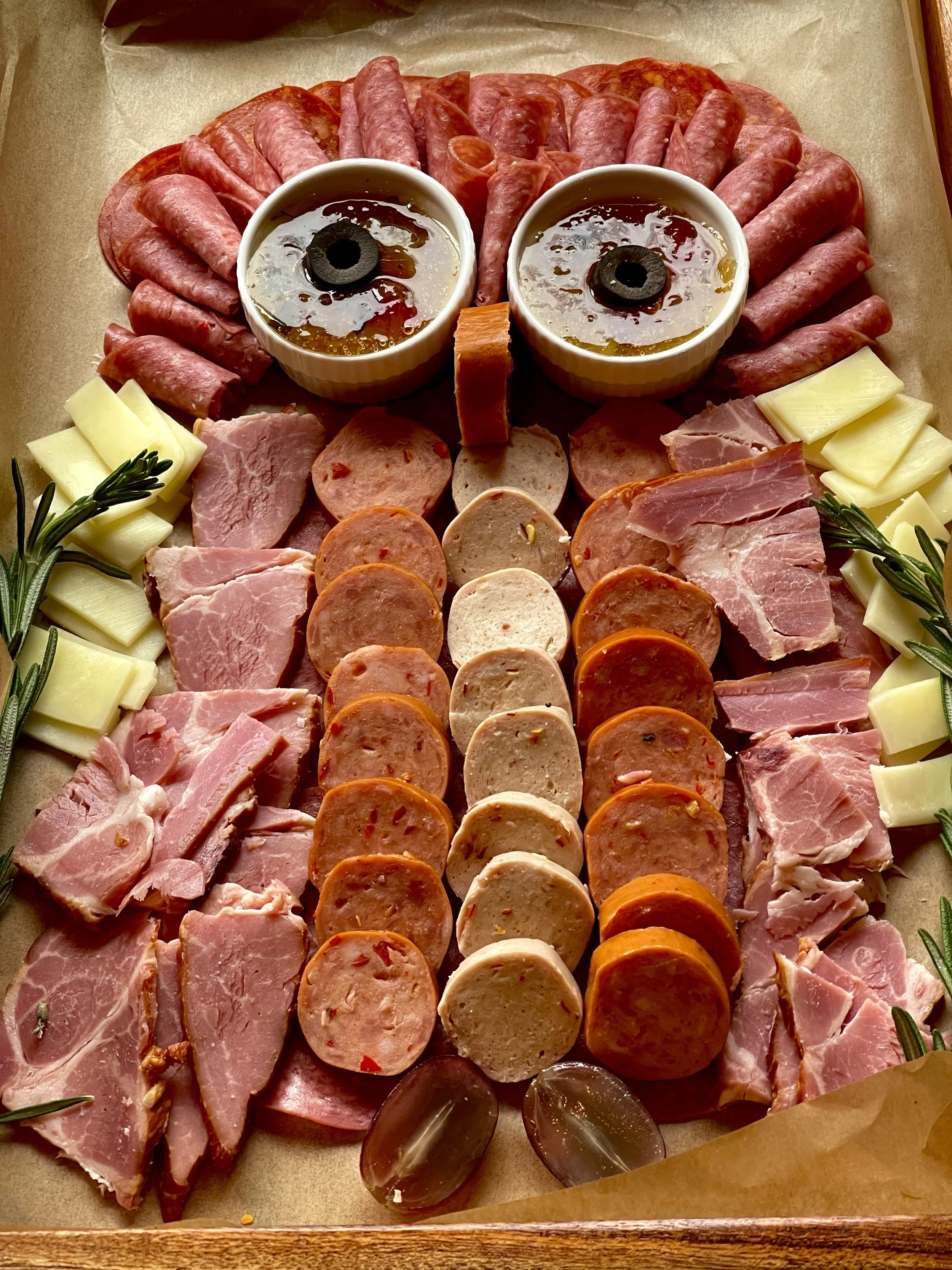 ULTIMATE THANKSGIVING CHARCUTERIE TRAY