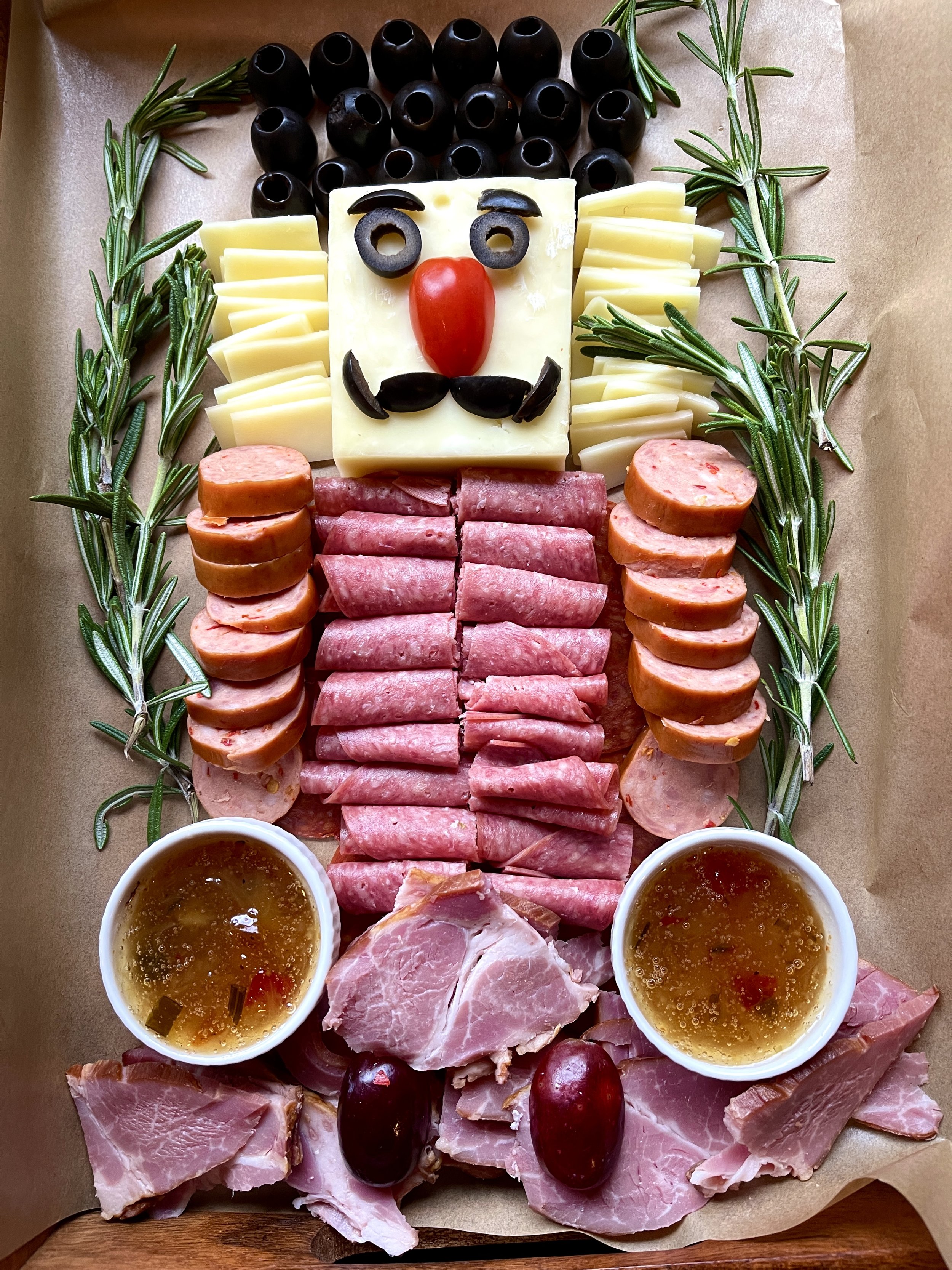 CHRISTMAS CHARCUTERIE BOARD