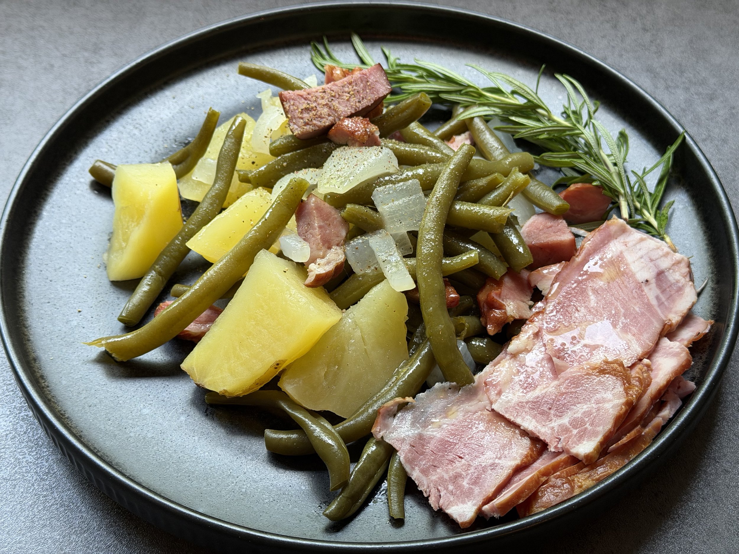 SMOKED COTTAGE HAM POTATOES WITH GREEN BEANS