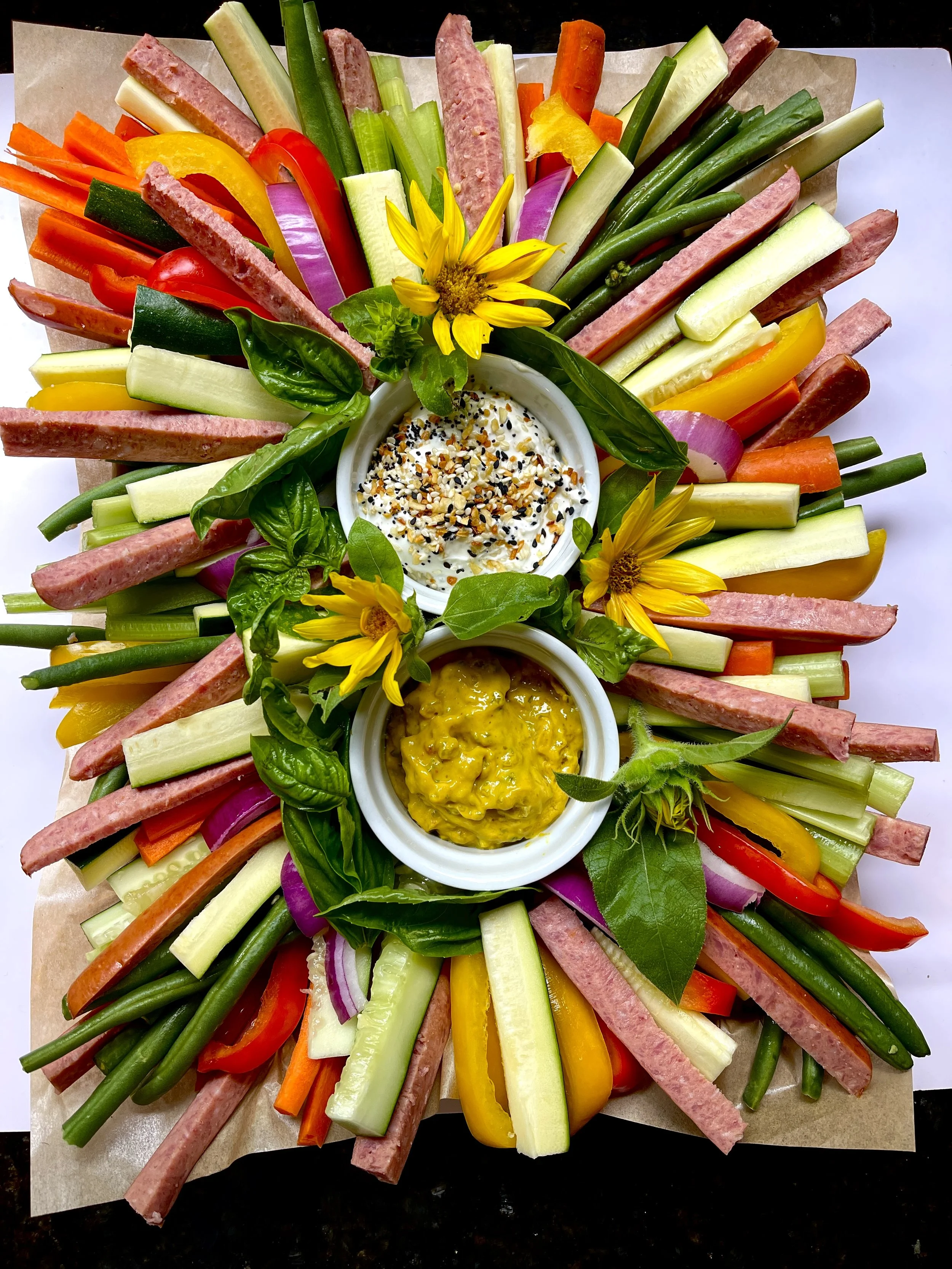 SUMMER BREEZE SMOKED SAUSAGE VEGGIE TRAY