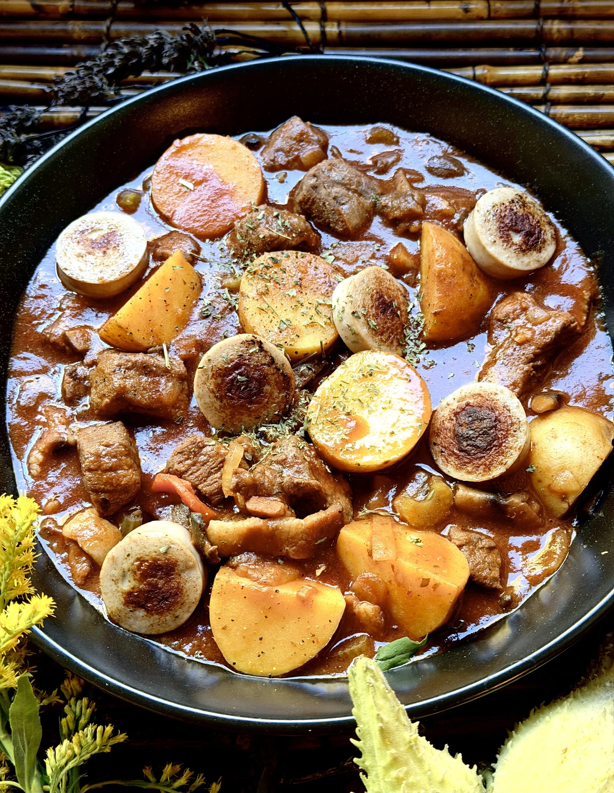 GUINNESS BRAT AND BEEF STEW