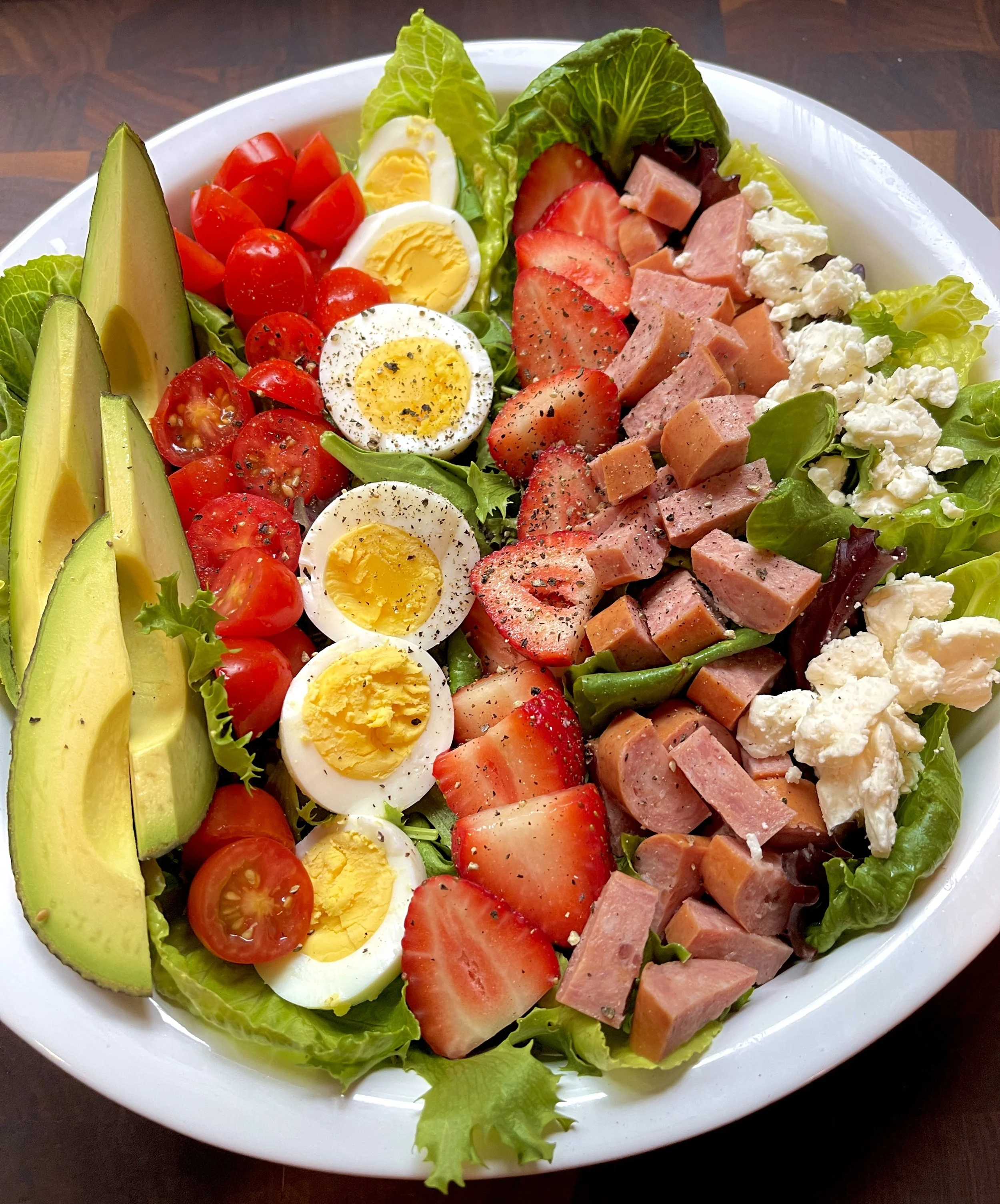 SMOKED SAUSAGE AND STRAWBERRY COBB SALAD