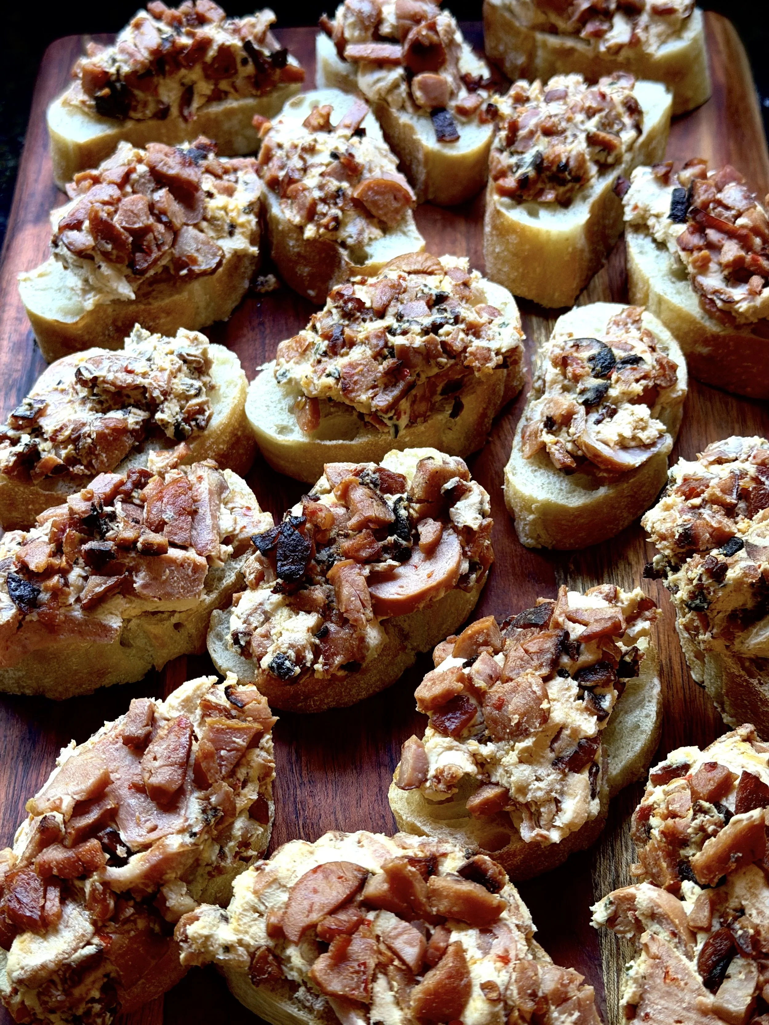 SMOKED HOT SAUSAGE CHEESE BAGUETTE SLICES
