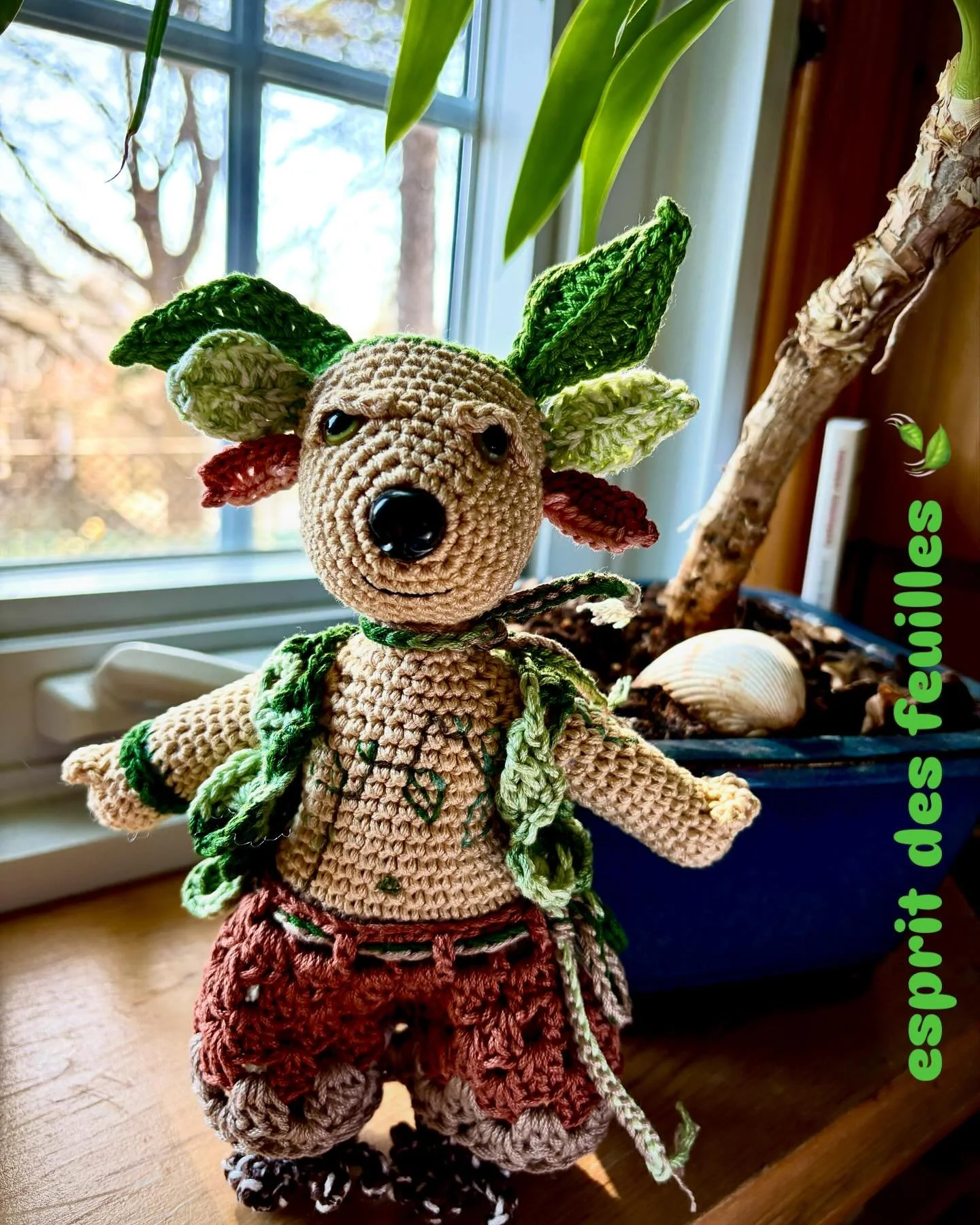 Notre esprit des feuilles 🍃 est en train de travailler avec son &eacute;quipe sur la planification de toutes les nouvelles feuilles qui apparieront les prochaines semaines.  Il est aussi le responsable de tous les changements de couleurs des 🍁 🍂🍃