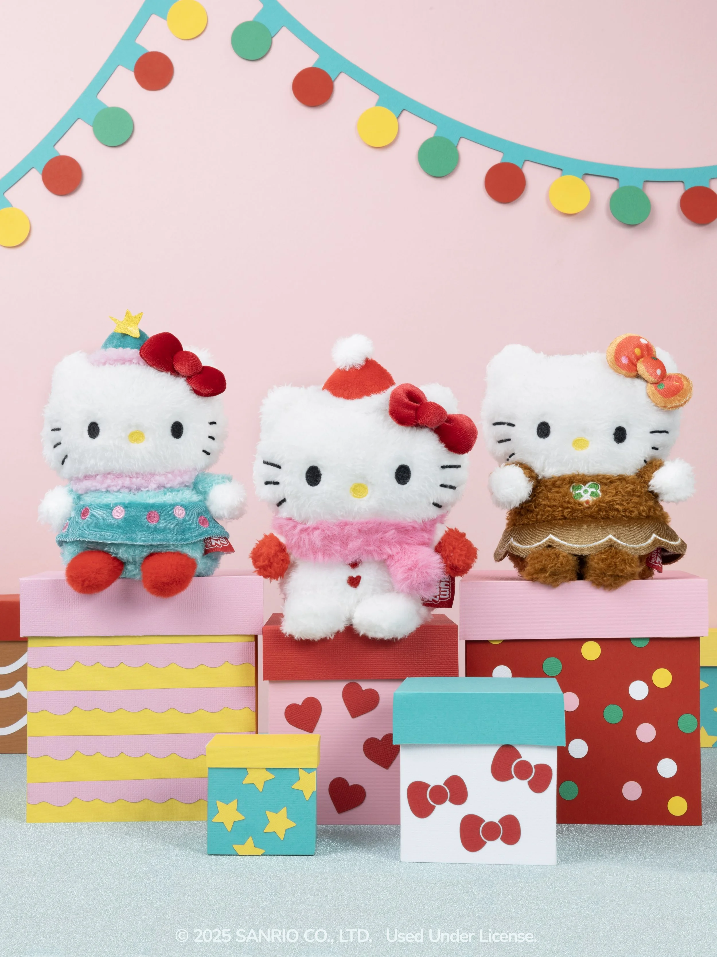 Tongal_Jazwares_HelloKitty_Holiday_Photo_4x5_FINAL.jpg