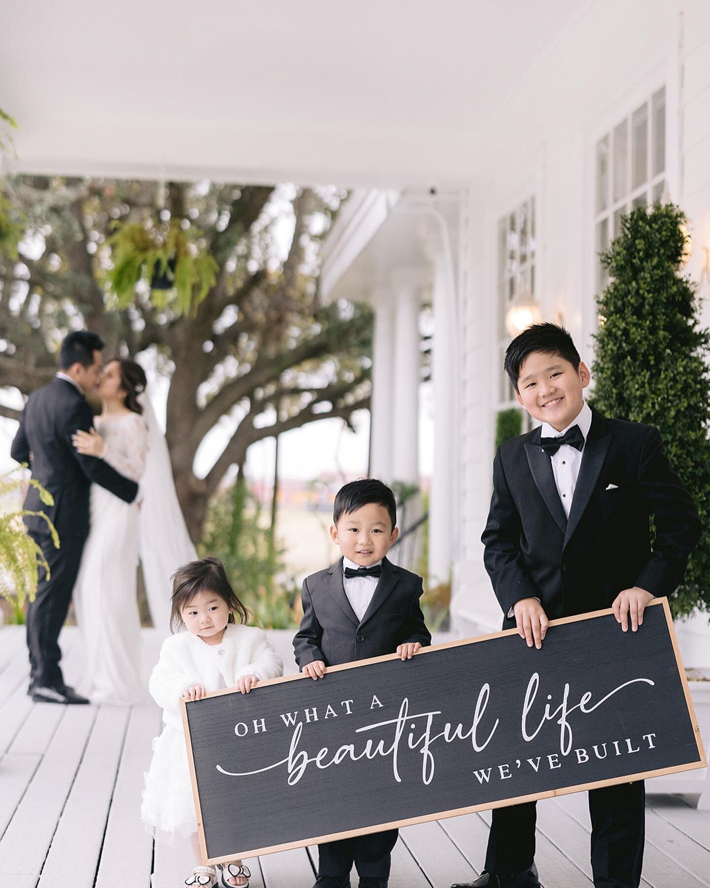 &ldquo;Oh what a beautiful life we&rsquo;ve built &ldquo; 
Love this beautiful sneak peek from the talented photographer @alwaysushtx 

Venue: @heavenonearthoaks 
Photographer: @alwaysushtx 
MUAH: @glaizacathetaylor @glaizacatheartistry 
.
.
#heaveno