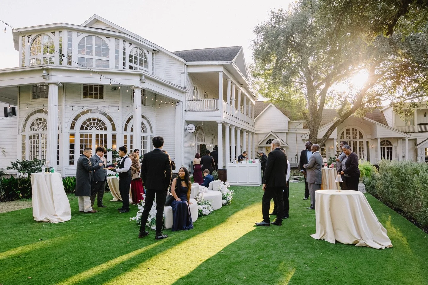 An outdoor cocktail hour is a must at our venue&mdash;where guests can linger beneath the open sky, soak in the golden glow of sunset, and take in the beauty of our lush courtyard. Surrounded by greenery and soft evening light, it&rsquo;s the perfect