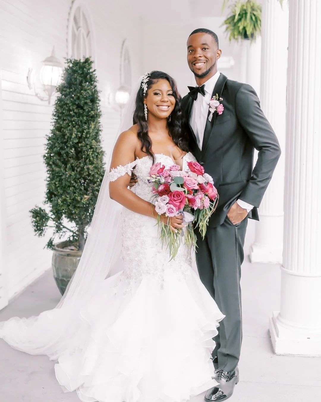 If romance had a color palette, it would look exactly like this. Our venue is made for every love story, so beautiful to see how in love they are. 💕✨

Venue: @heavenonearthoaks
Planner: @next_chapter_weddings&nbsp;
Photographer: @senaephotography
Ca