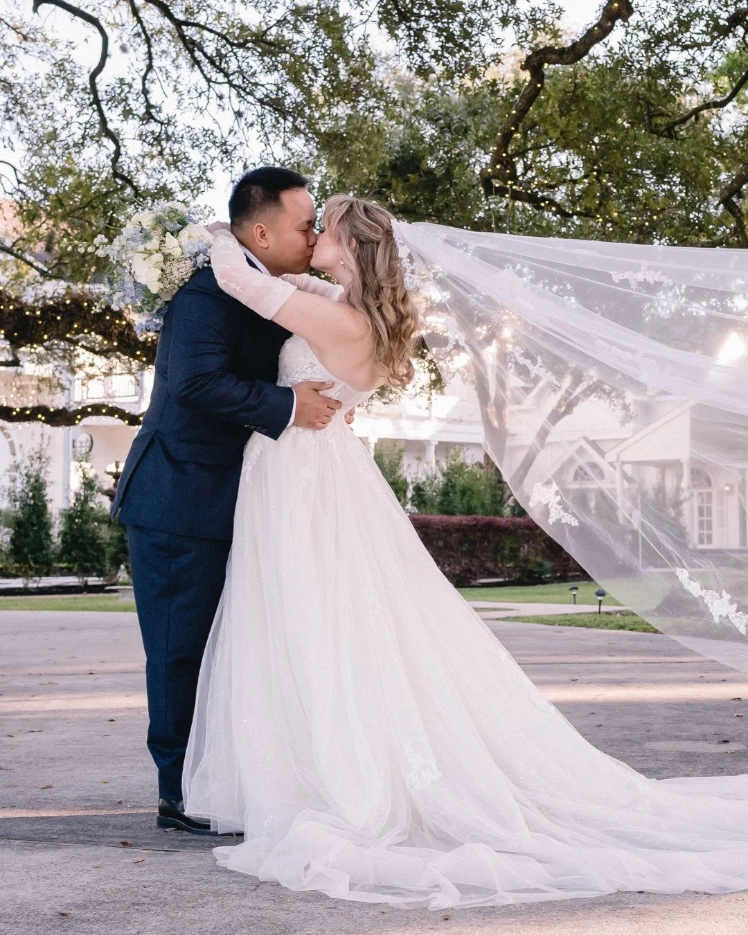 A fairytale with a touch of Something Blue. 💙🤍 From the breathtaking floral ceiling adorned with delicate blue accents to the timeless details throughout the celebration, every moment felt straight out of a storybook. As the evening unfolded, our i