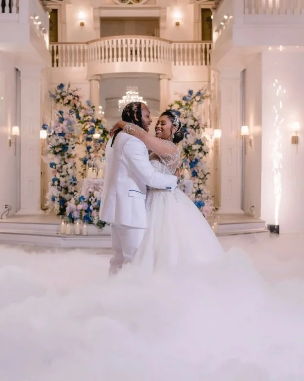 A wedding filled with love, color, and the most beautiful details. From the outdoor cocktail hour to the cozy sofa lounge, every choice was made intentionally so their guests could relax, connect, and enjoy every moment. Such a beautiful celebration 