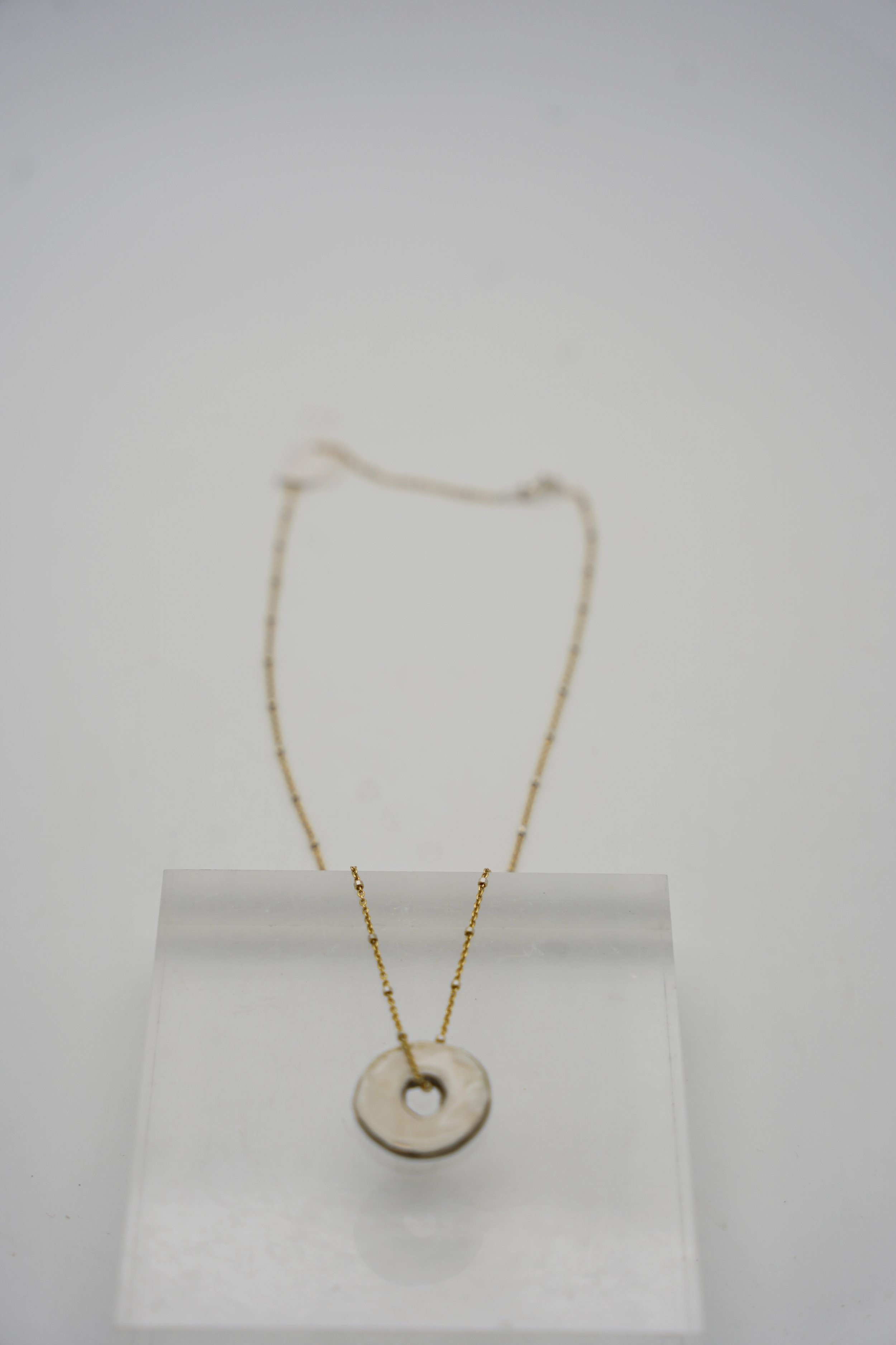 Disc on Gold Filled Satellite Chain in Gloss White
