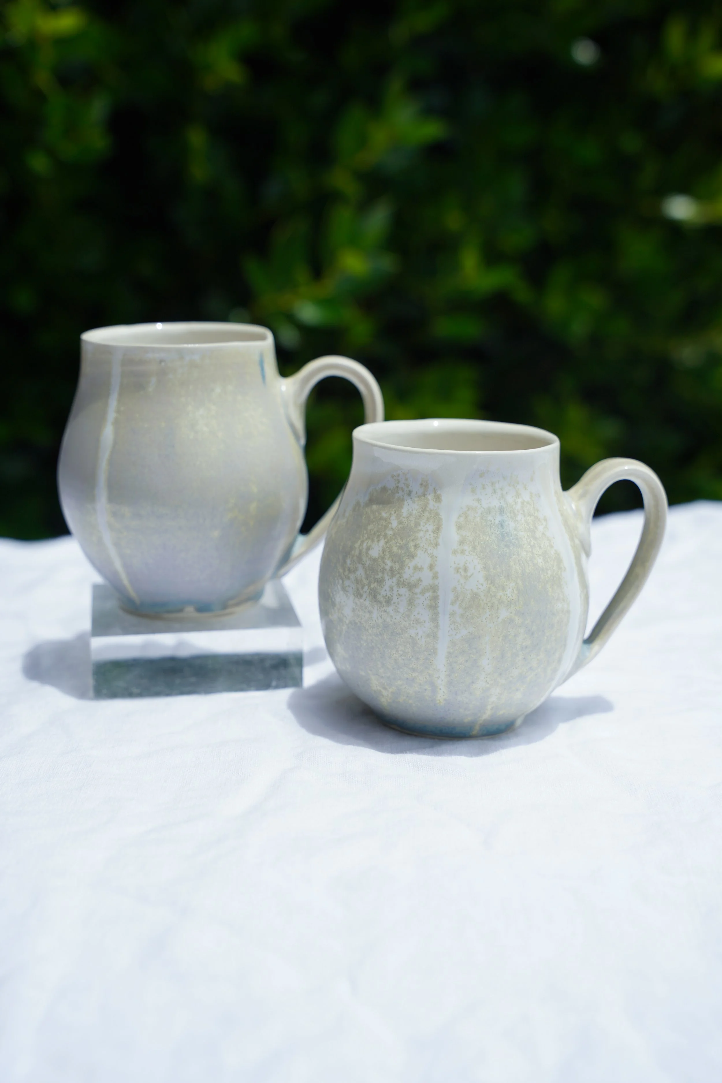 Curved Mug in Crystal Cream