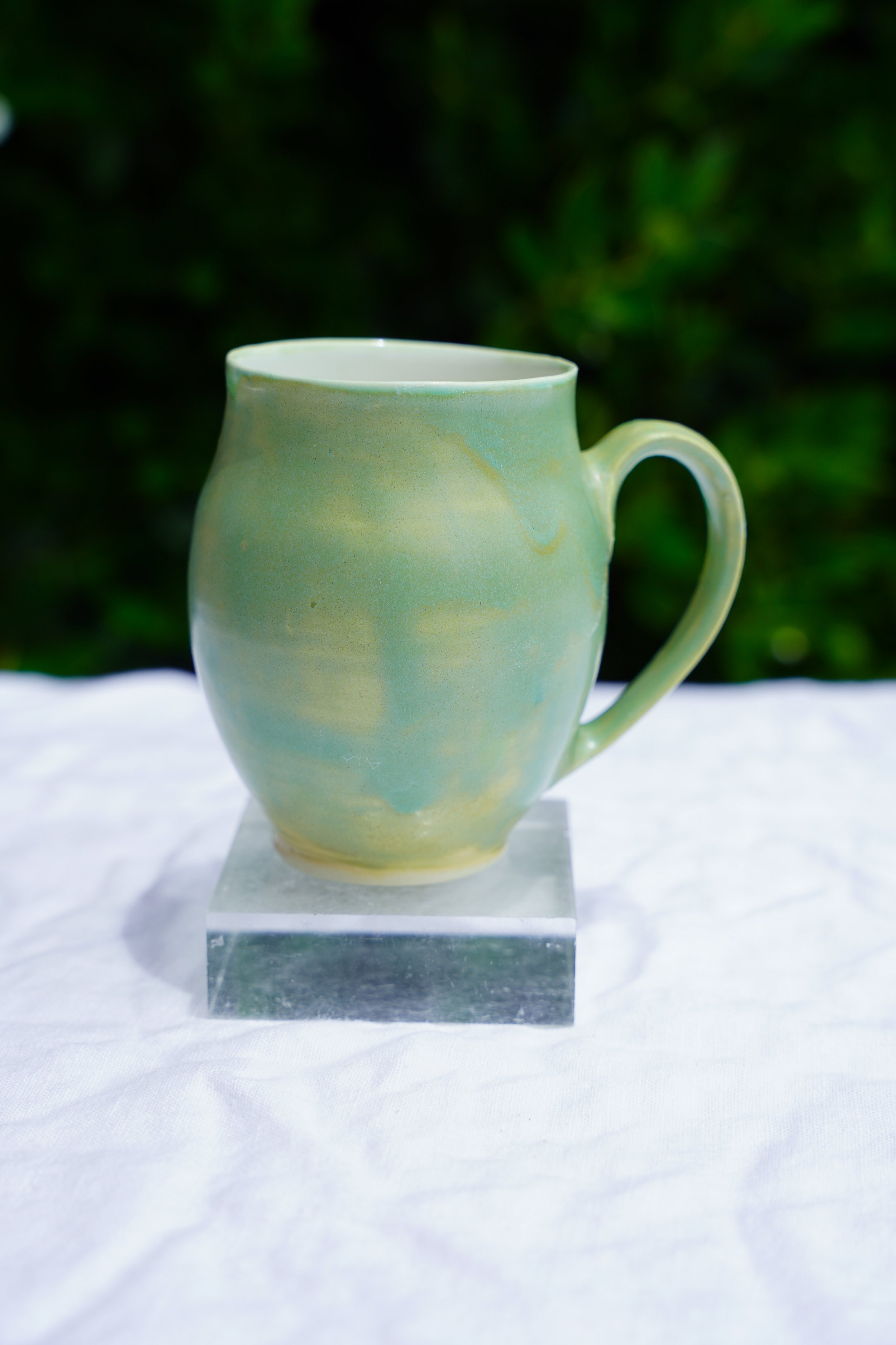 Curved Mug in Light Green
