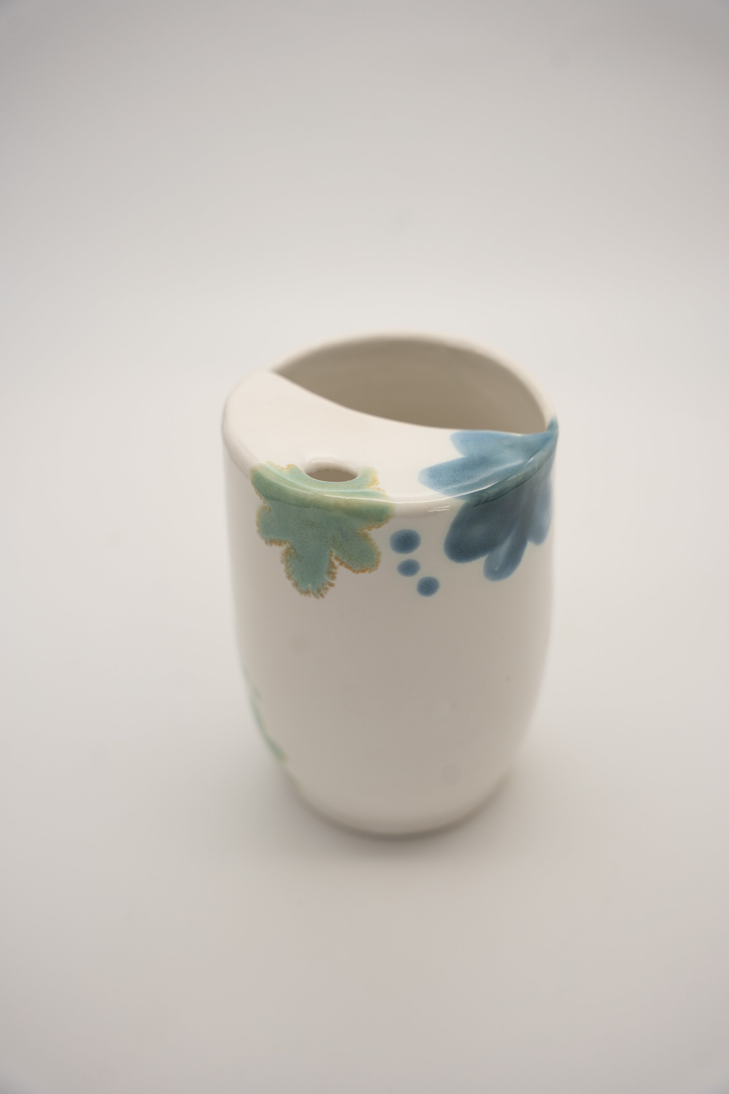 Straight Spring White Floral Sipper with Lid