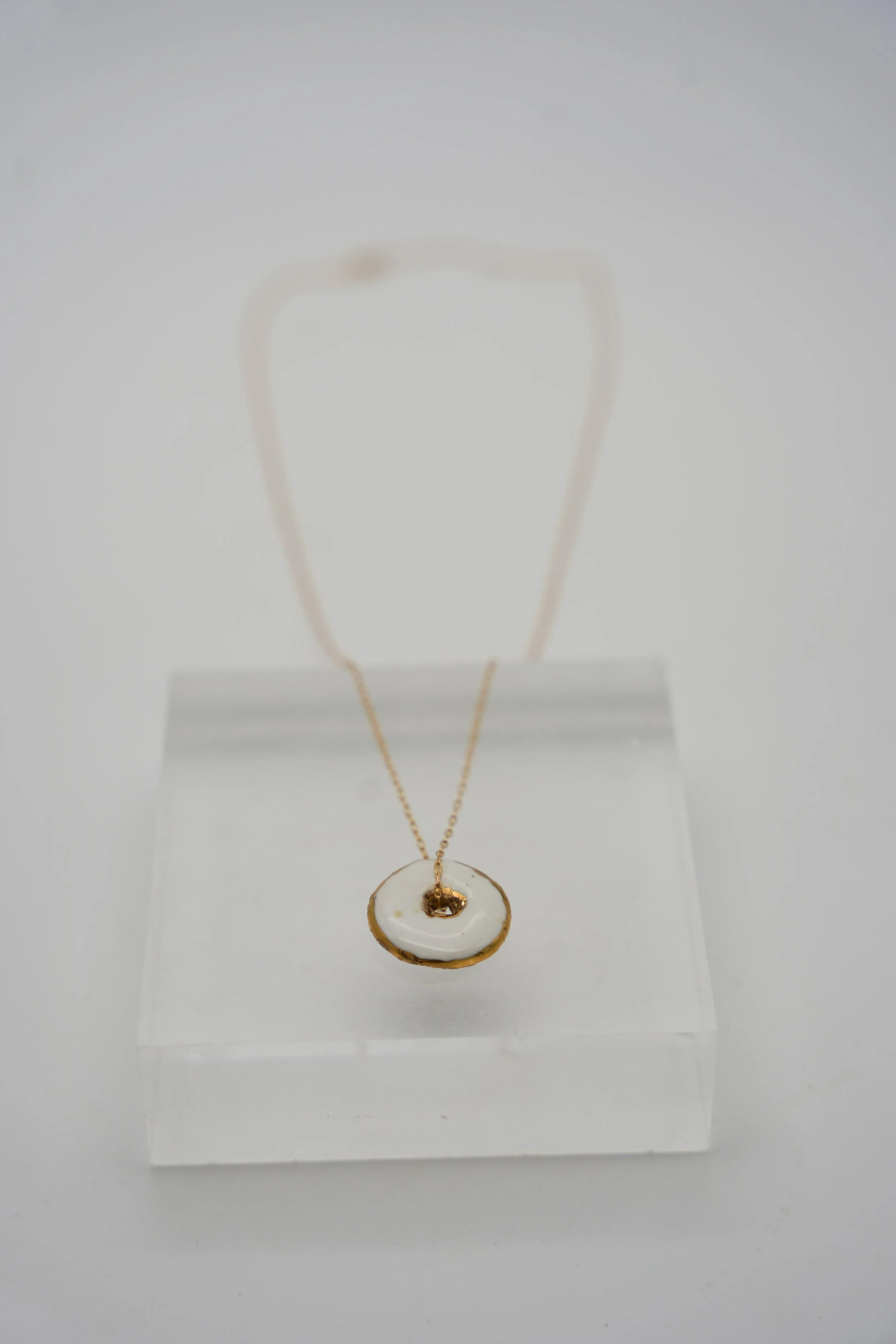 Small Disc on Gold Filled Simple Chain in Glossy White