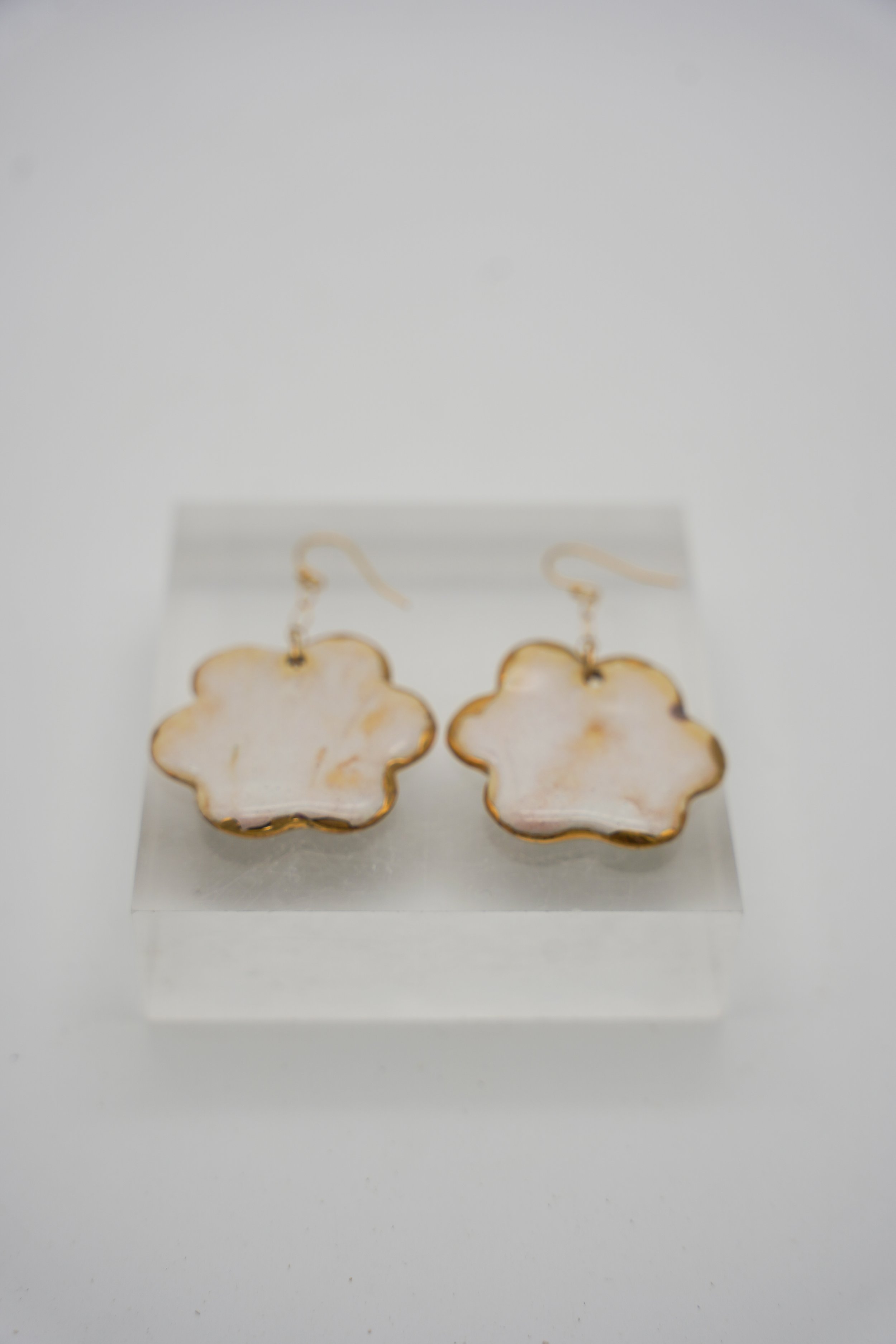 Large Daisy on Gold Filled Small Almond Chain in Blush
