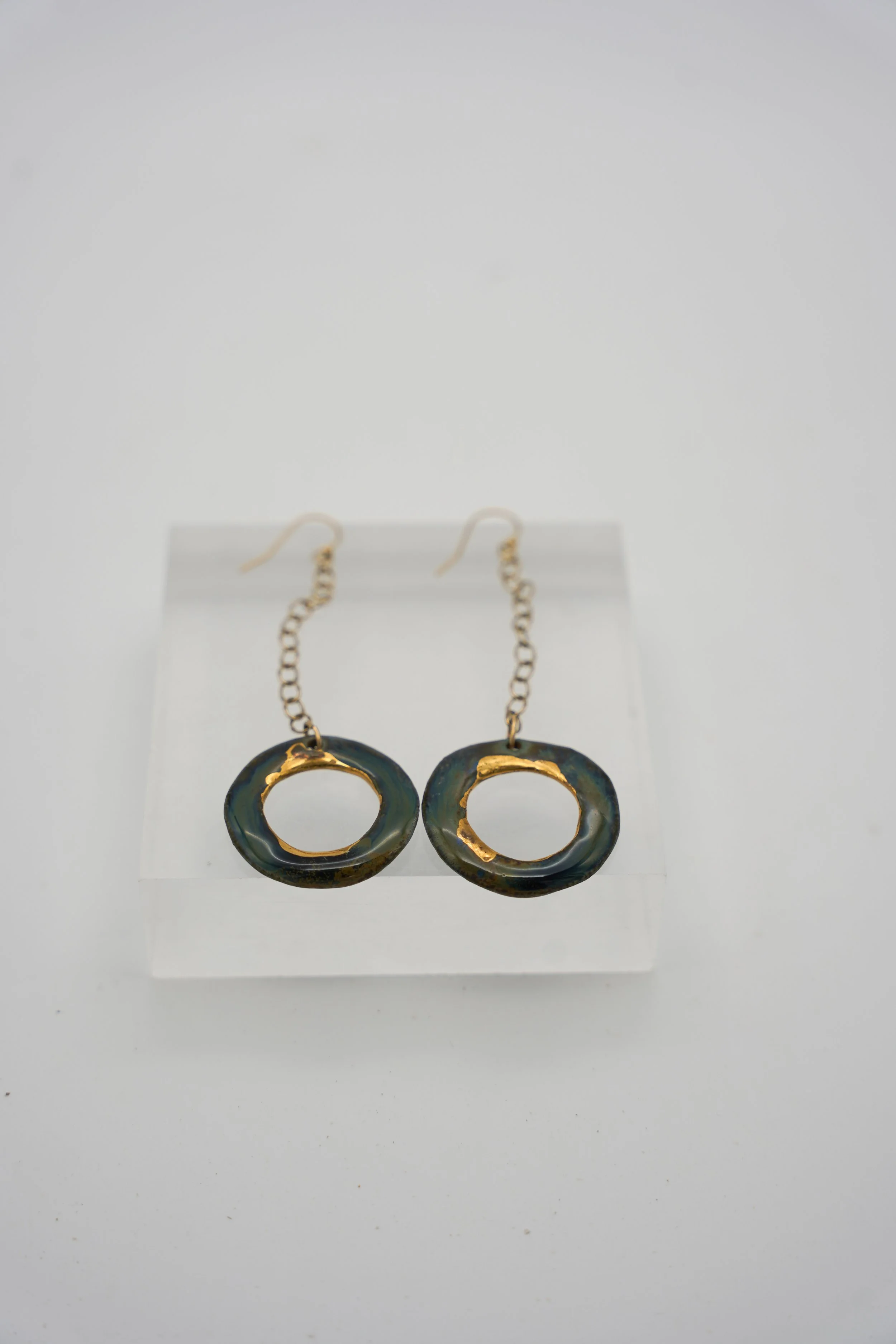 Disc on Gold Filled Simple chain in Cobalt