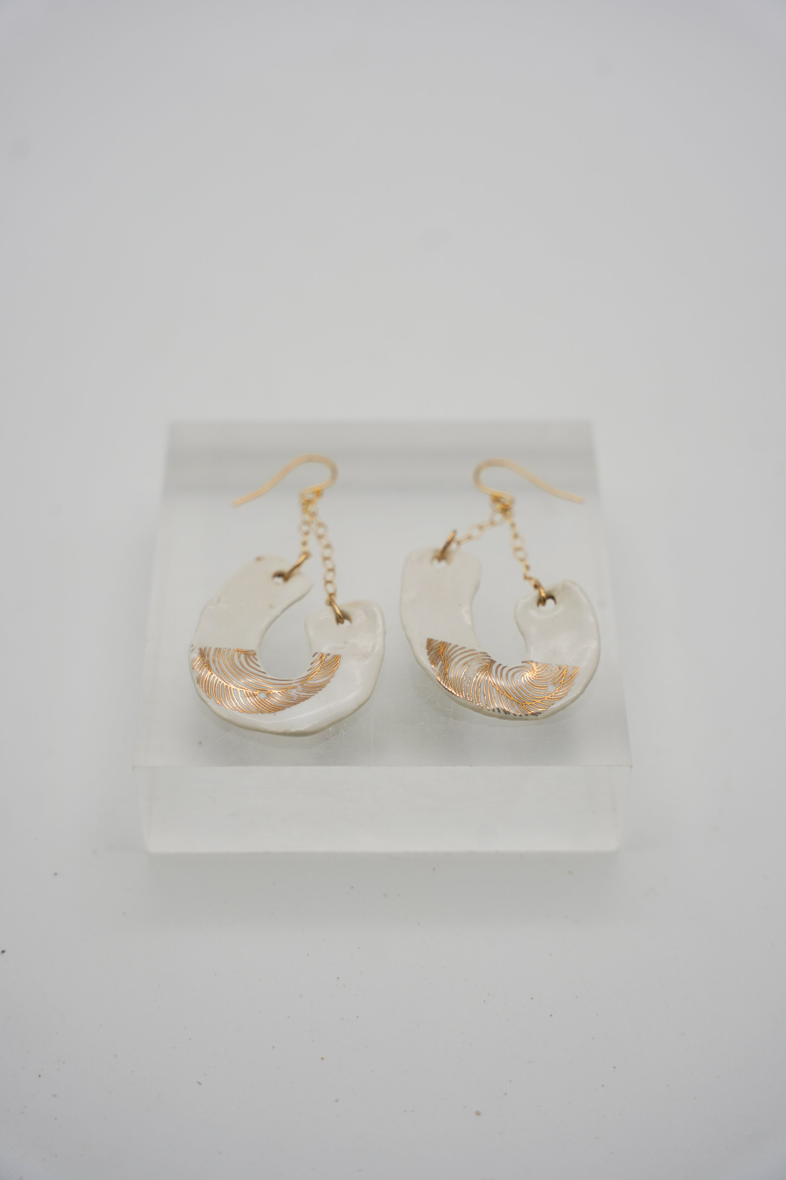 Abstract U on Gold Filled Simple Chain in Gloss White
