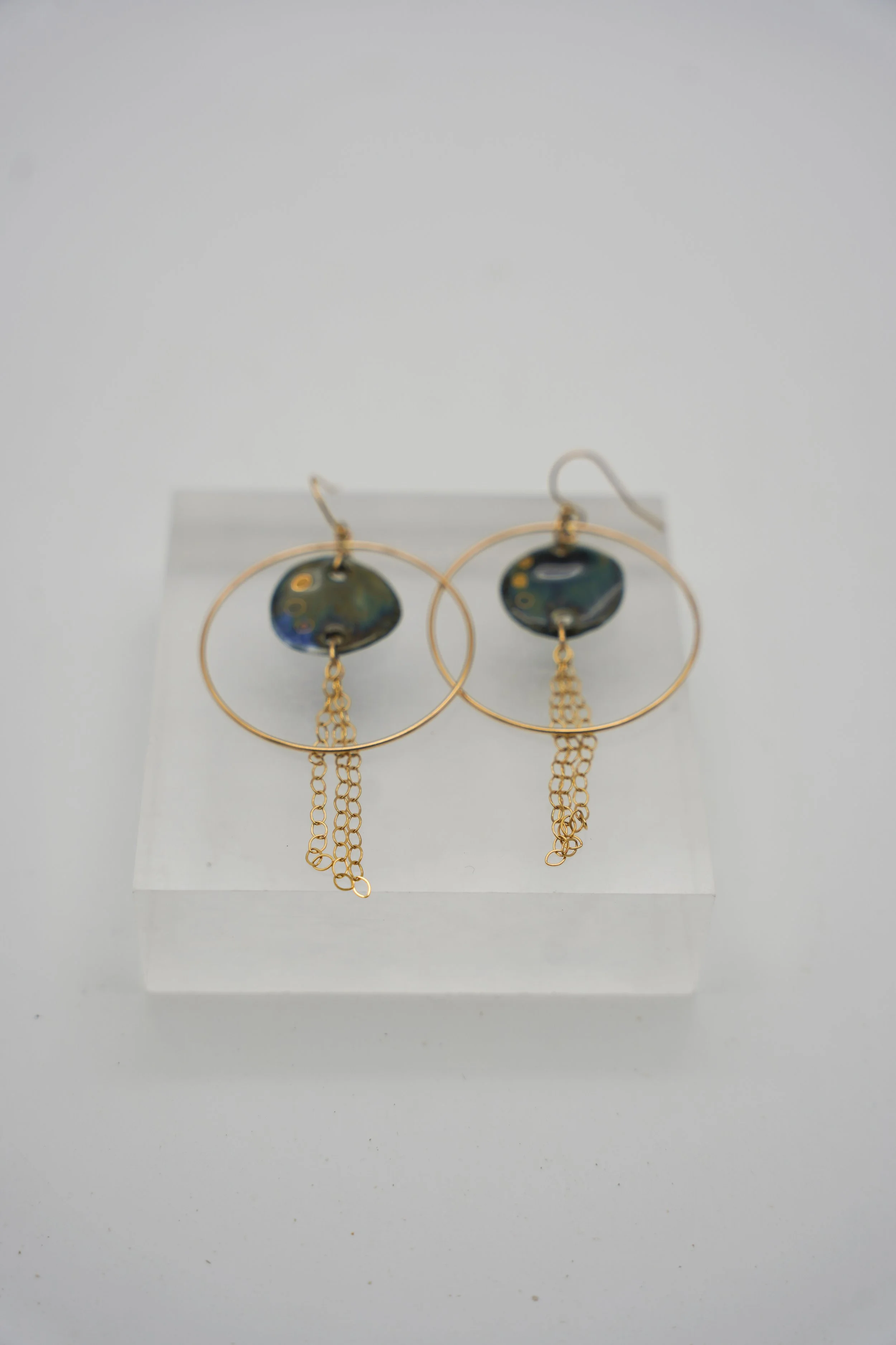 Circle on Gold Filled Looped Simple Chain in Cobalt
