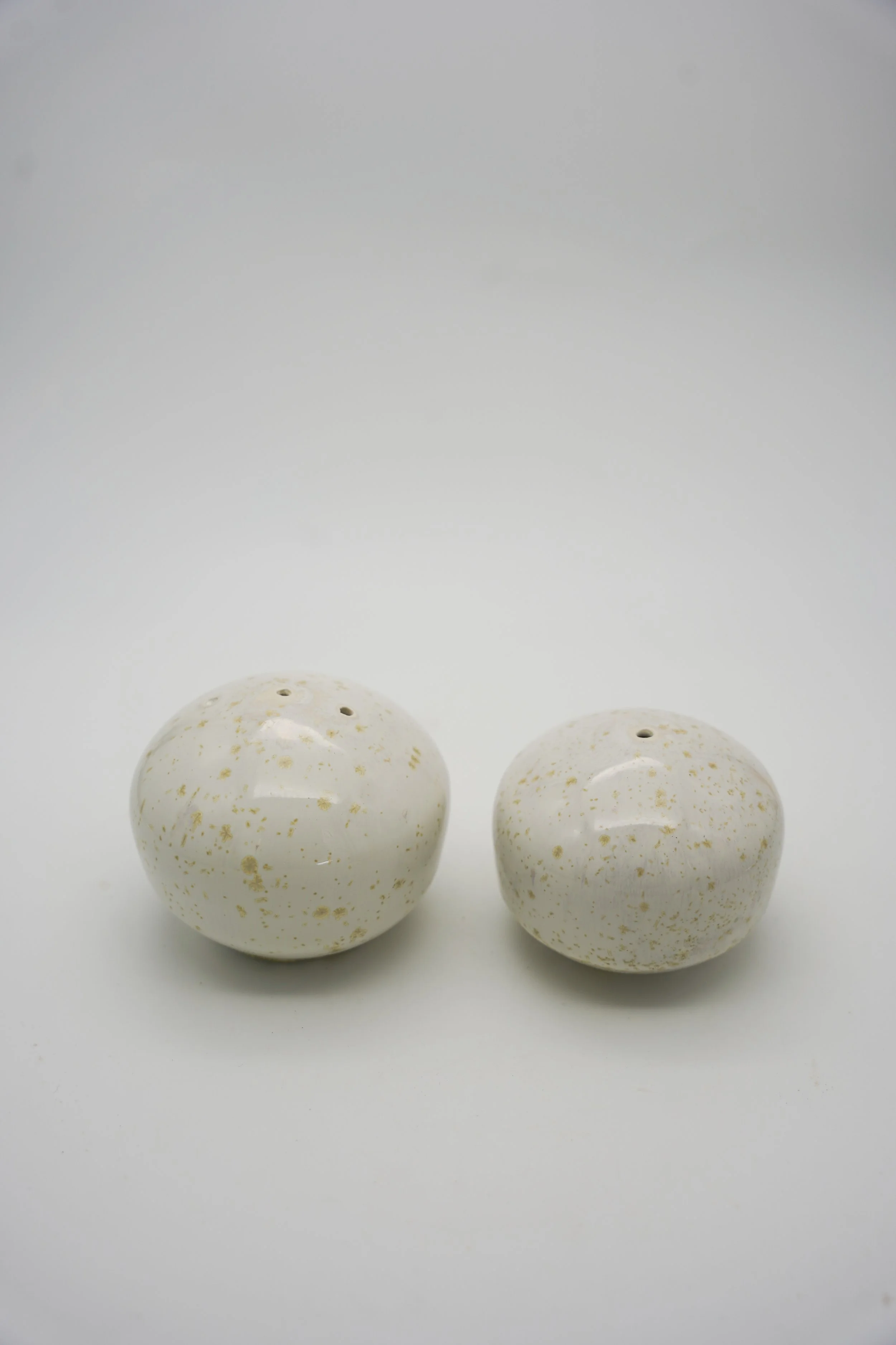 Salt and Pepper Shakers in Crystal Cream