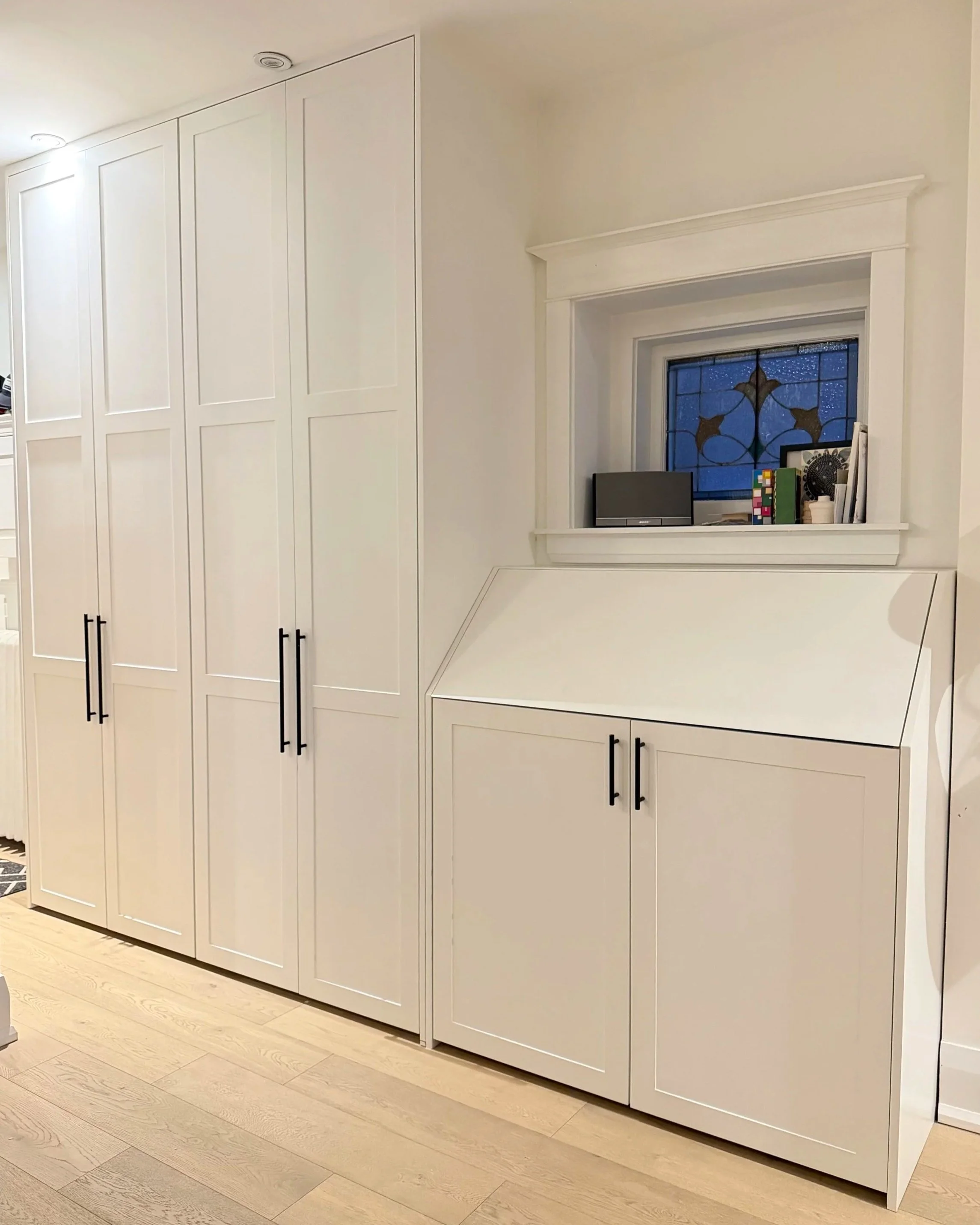 Hallway/mudroom storage