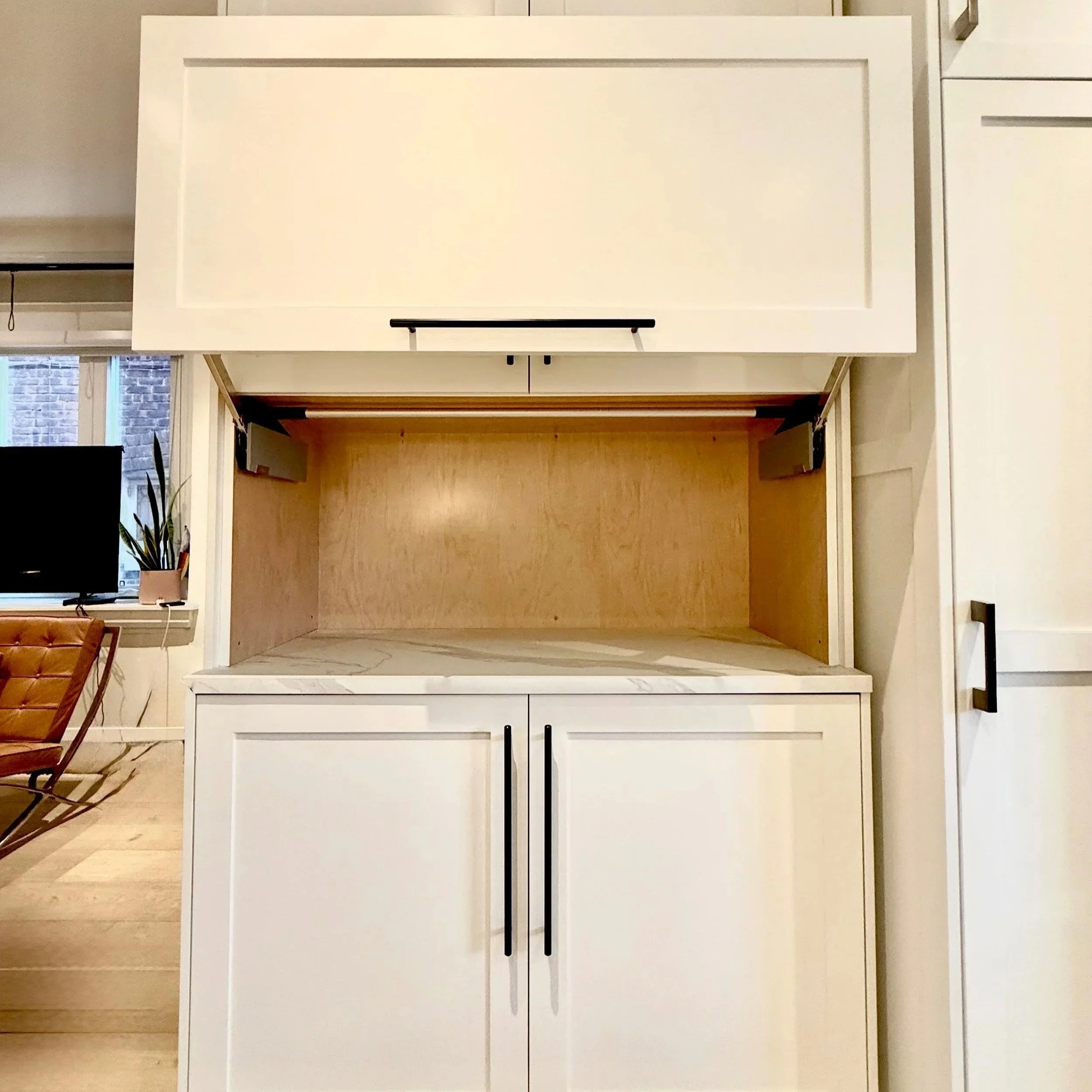 Kitchen cabinet