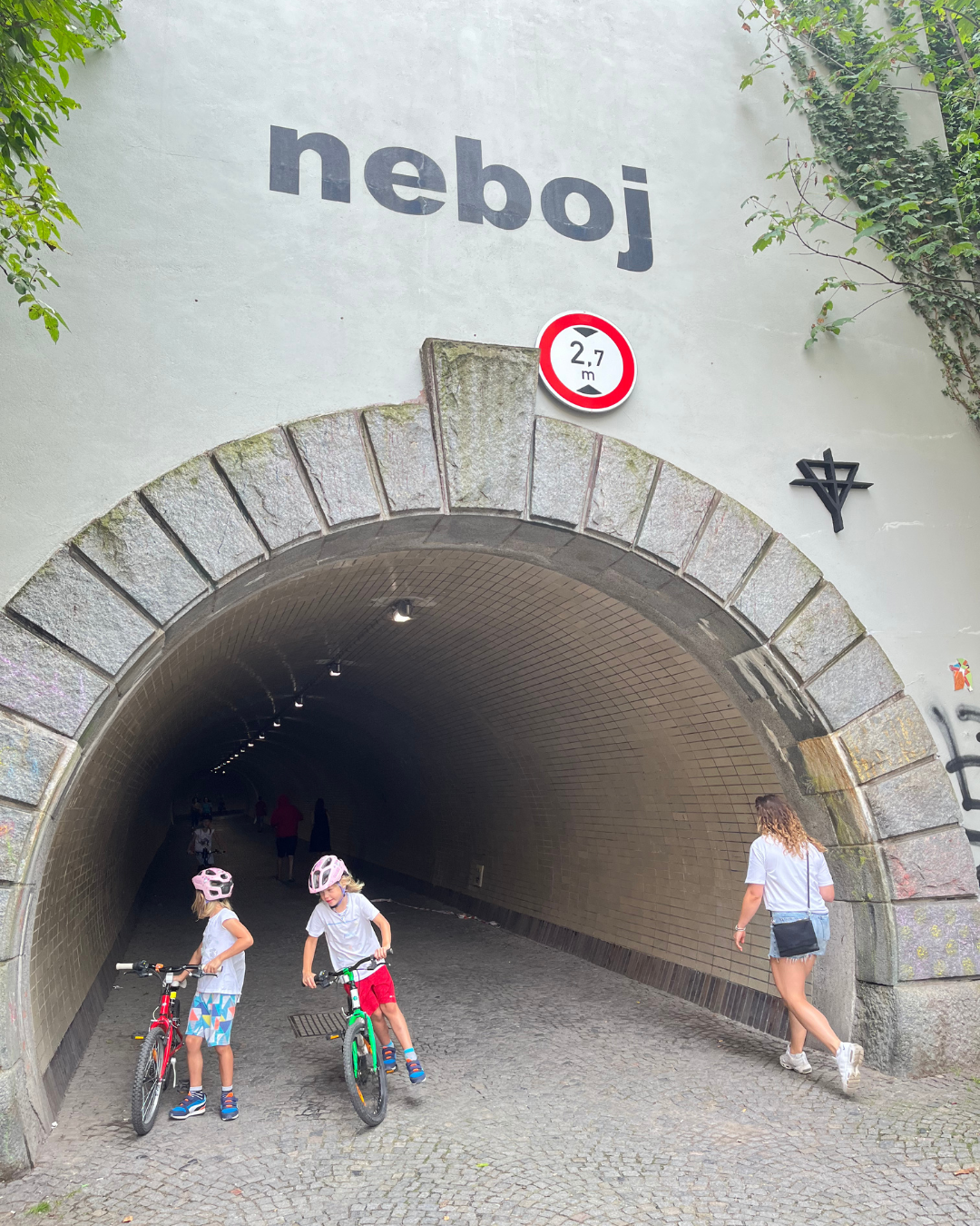 Karlin Tunnel
