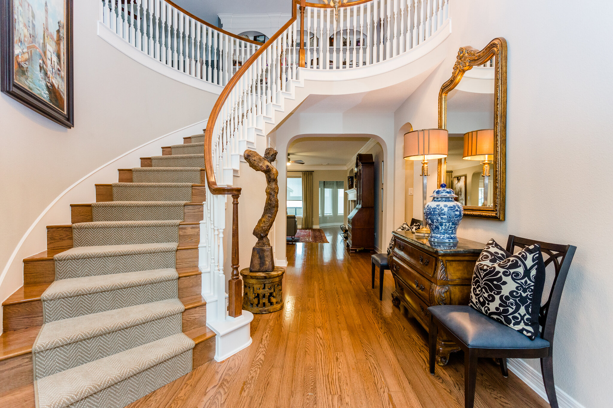 Make a grand entrance! The spiral staircase in this home gives the entryway a timeless yet classic effect.
.
.
.
#thedesignsource #thedesignsourcesl #sugarlandtx #houstoninteriordesigns #luxurydesign #timelessinteriors #entrywaydesign #makinganentran