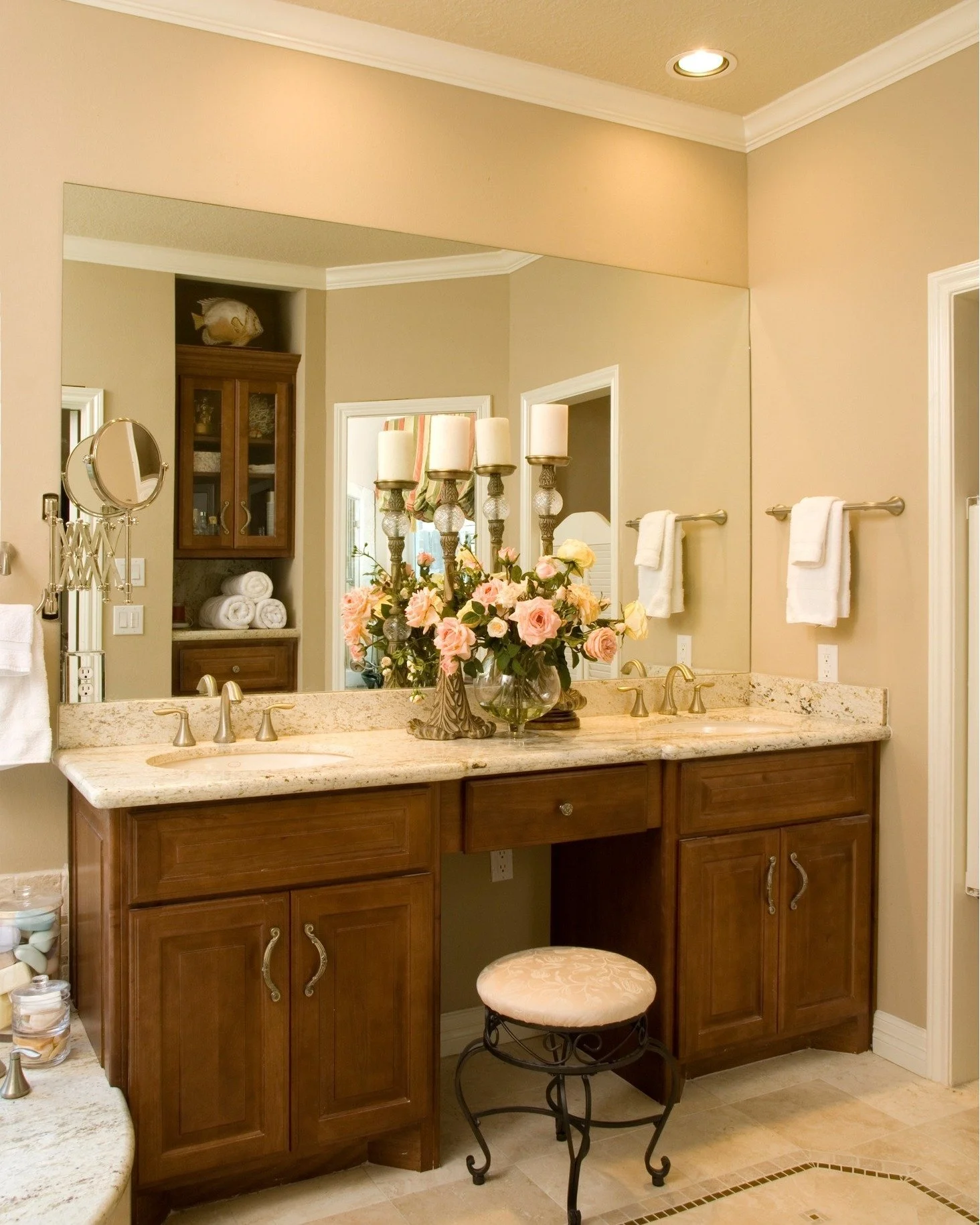 It's National Retro Day!  So, how about some designs from the past...beautifully designed.

www.dessource.com
 #WelcomeHome #InteriorDesignTrends #elevateyoureveryday #thedesignsourcesl #luxurydesign