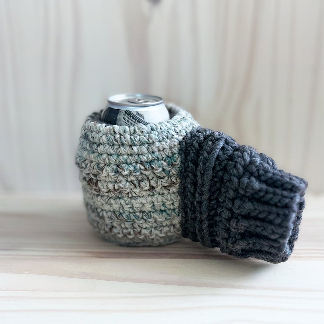TailgateMitt_Glacier_front w beer.jpg