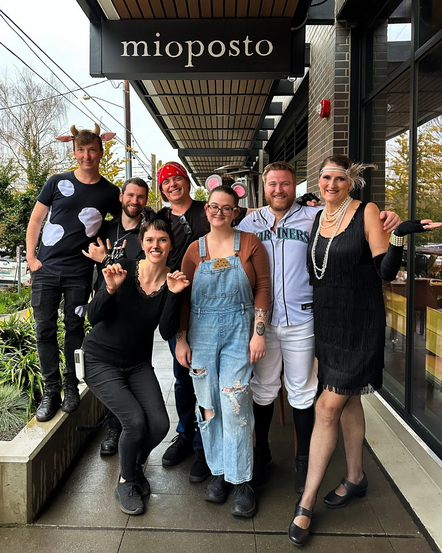 Happy Halloween! 🎃 Drop by for a little trick-or-treating fun, or stay cozy at home and order in through the link in our bio. 🕯️🧡🖤🍕⁠
⁠
PS &mdash; Our food drive donation boxes are now ready! If you&rsquo;re stopping by tonight, please bring a no