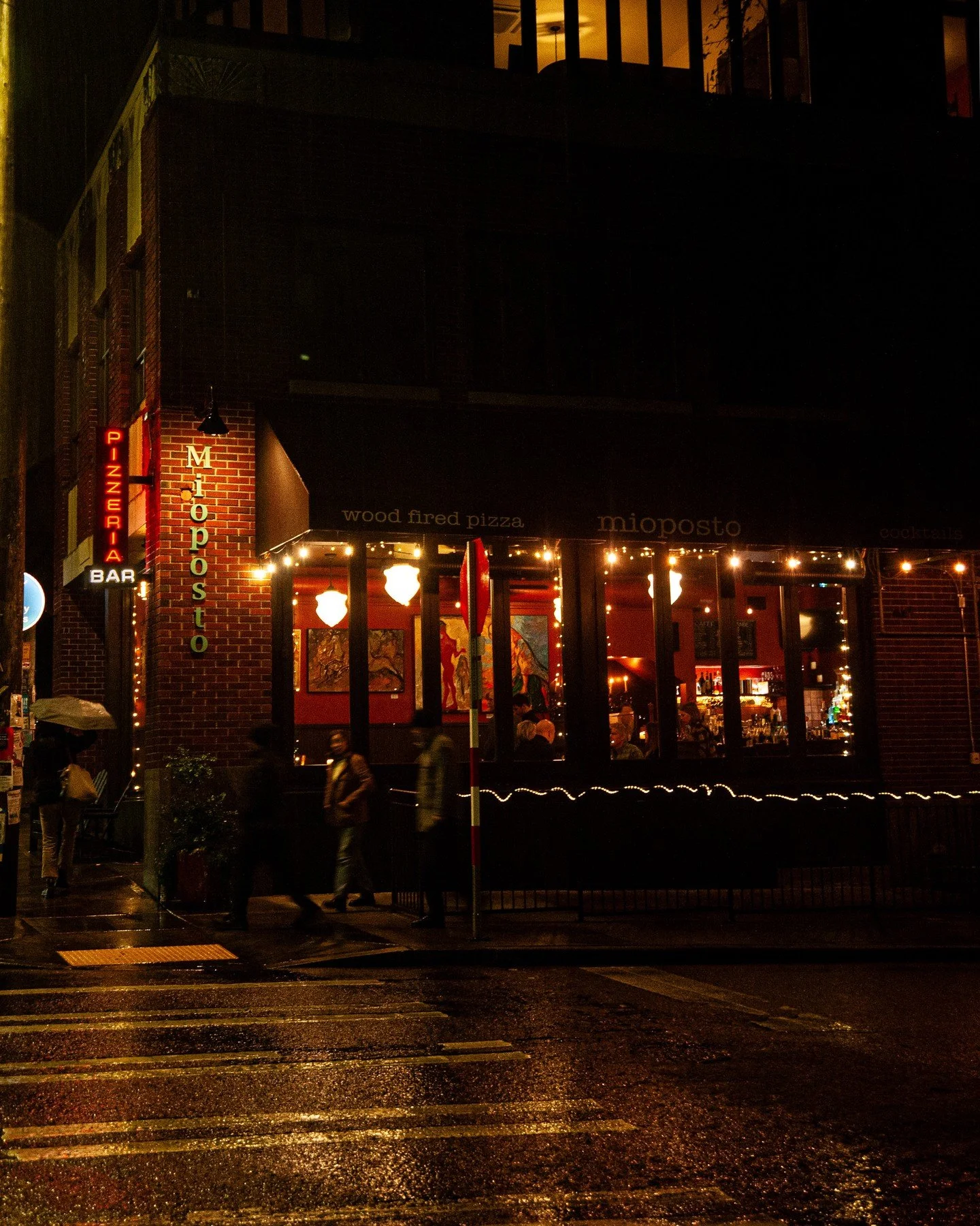 We're feeling extra cozy as we settle into twinkle light season ✨️