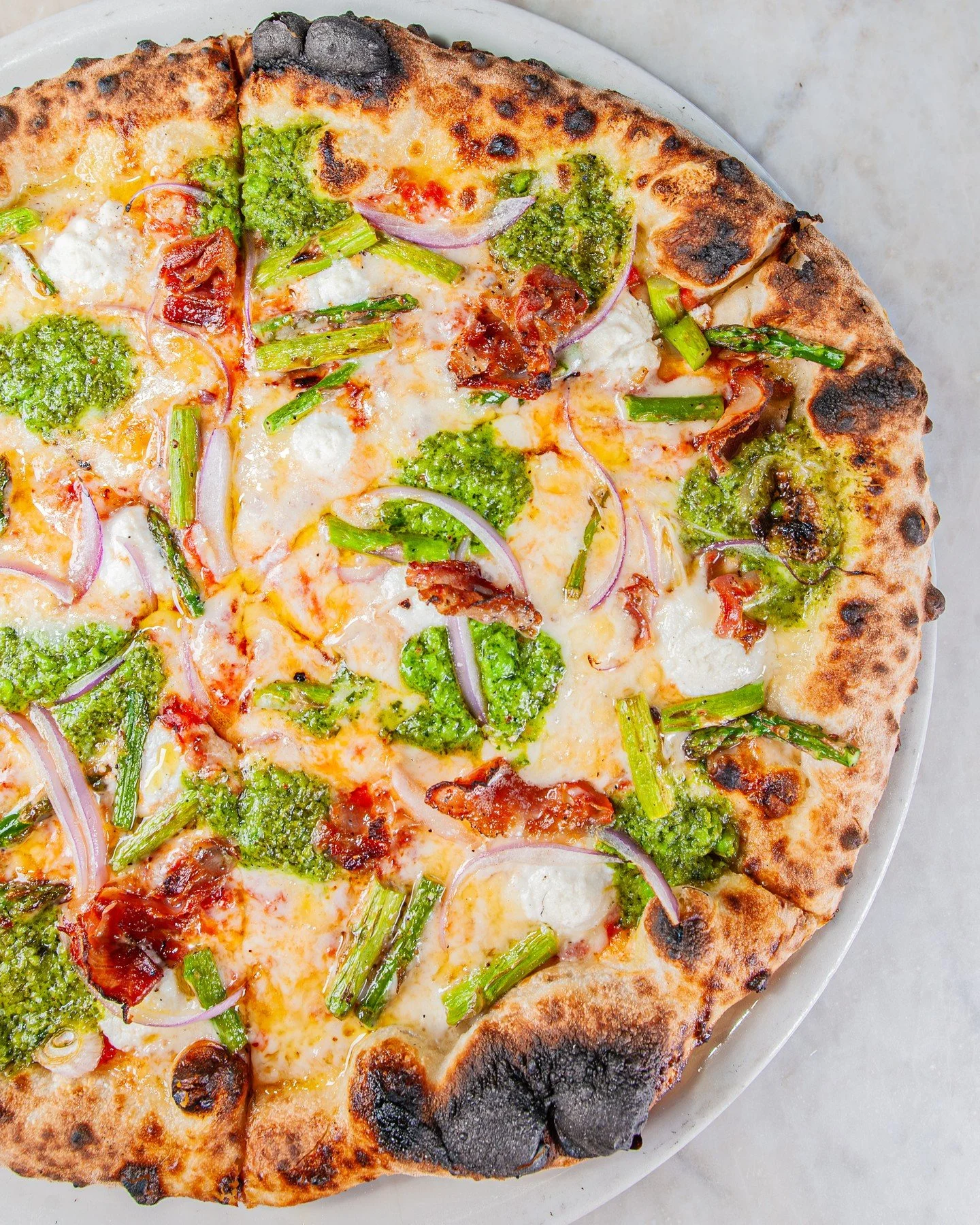 Lowkey obsessed with our spring pizza, the Piccola Verde 🌱🔥 Fresh and creamy with a little chili kick, plus the perfect open-flame char that brings a smoky finish to each "om" and every "nom"⁠
⁠
House-made spring pea pesto, aspa