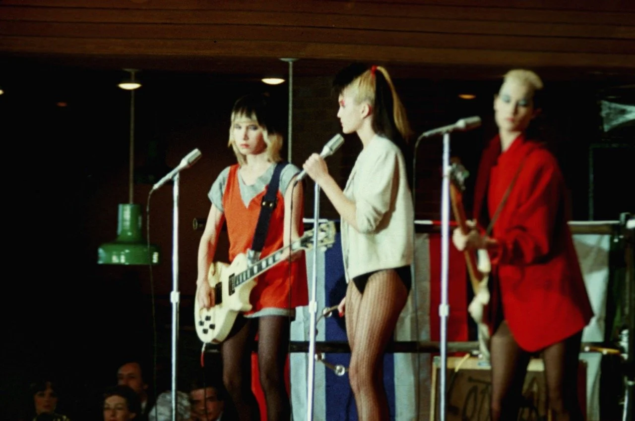 Episode 626: The Fabulous Stains Falls Mainly On The Snakes In A Plane