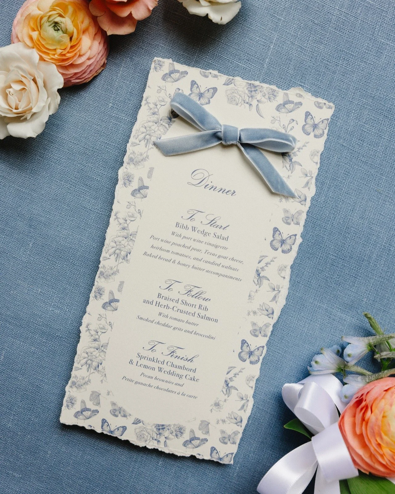 We are suckers for stationery, and these stunning menus created by @lanelovepaperco for J+E instantly went into our Top 10 favorite menus of all time 💌

Planning &amp; Design - @weddingsbystardust
Beauty - @lipservicemakeup
Entertainment - @thespeci