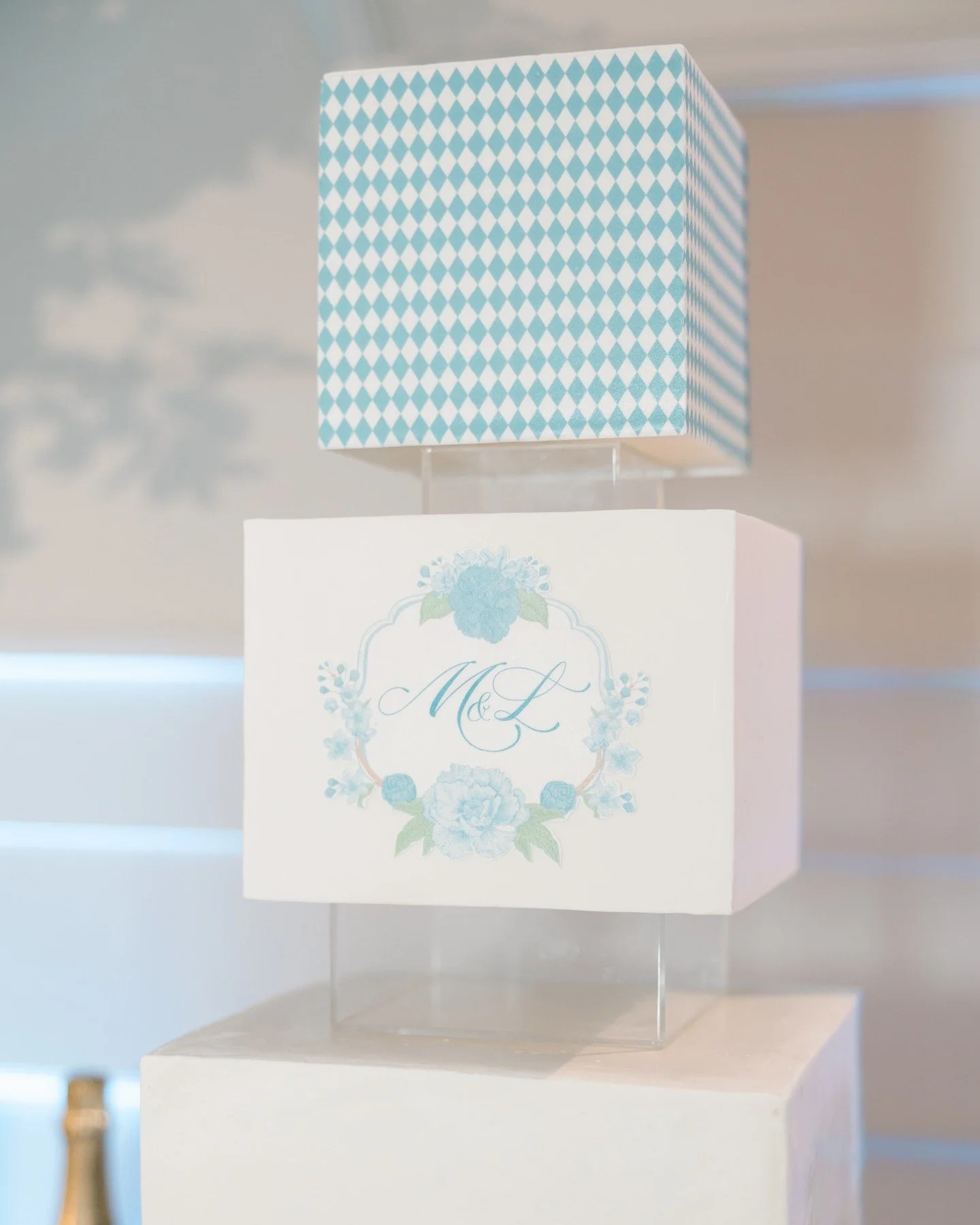 Plain white cakes? A thing of the past. This show-stopping creation by @butterflycakery pulled inspiration from the couple&rsquo;s design details, making every tier completely unique! 🎂

Planning &amp; Design - @weddingsbystardust
Bakery - @butterfl