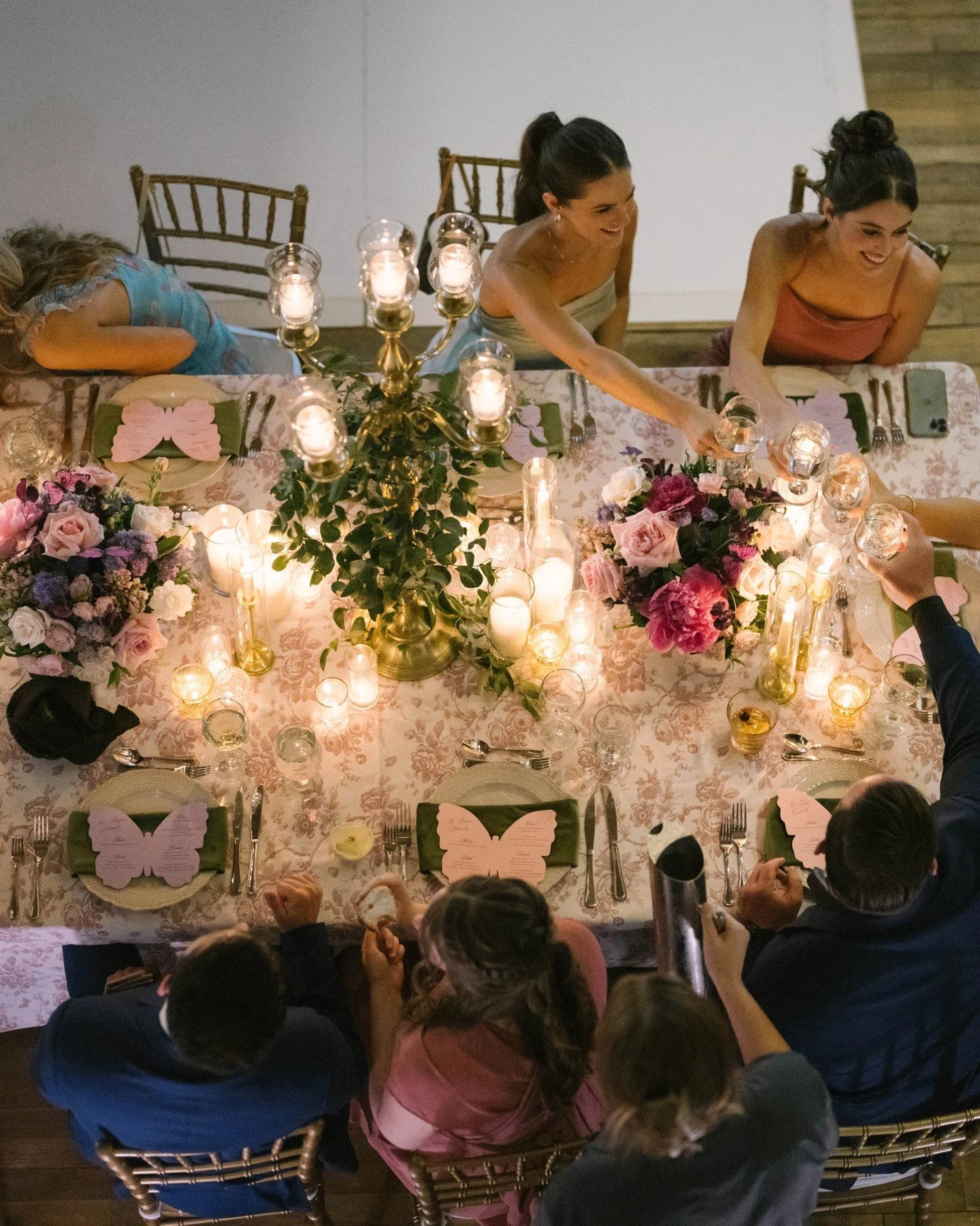 The best part of a wedding? The moments in between. The laughter, the toasts, the joy shared around the table. 🥂

Planning &amp; Design - @weddingsbystardust
Bakery - @dallasaffairescakecompany
Beauty - @brite.beauty
Cigar Roller -@dfwcigarroller
Fl