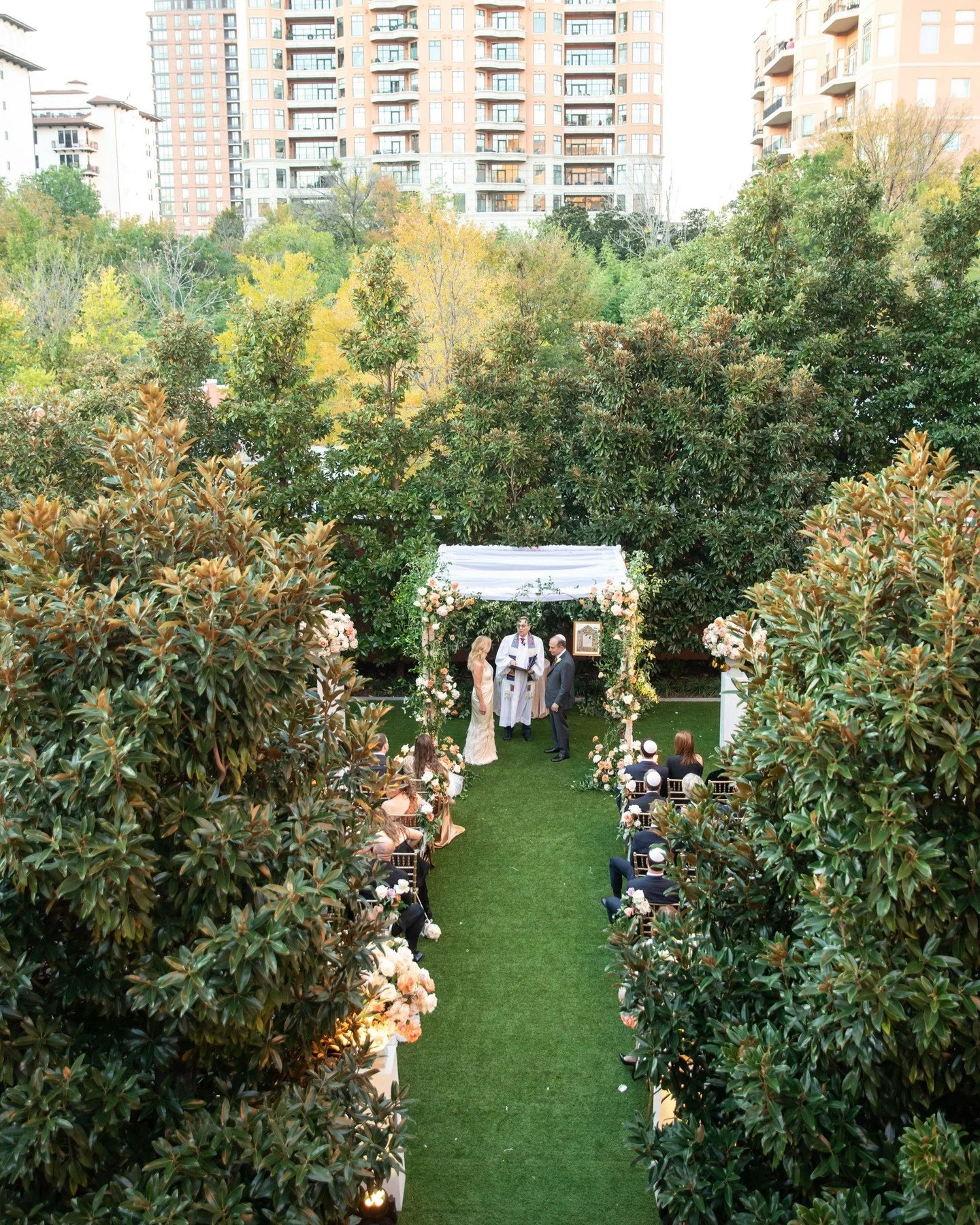 The leaves are turning, the Dallas air is crisp, and there&rsquo;s magic in every moment. Fall weddings will always have our hearts ✨

Planning &amp; Design - @weddingsbystardust
Bakery - @rosewoodmansionturtlecreek
Day-Of Stationery - @lanelovepaper