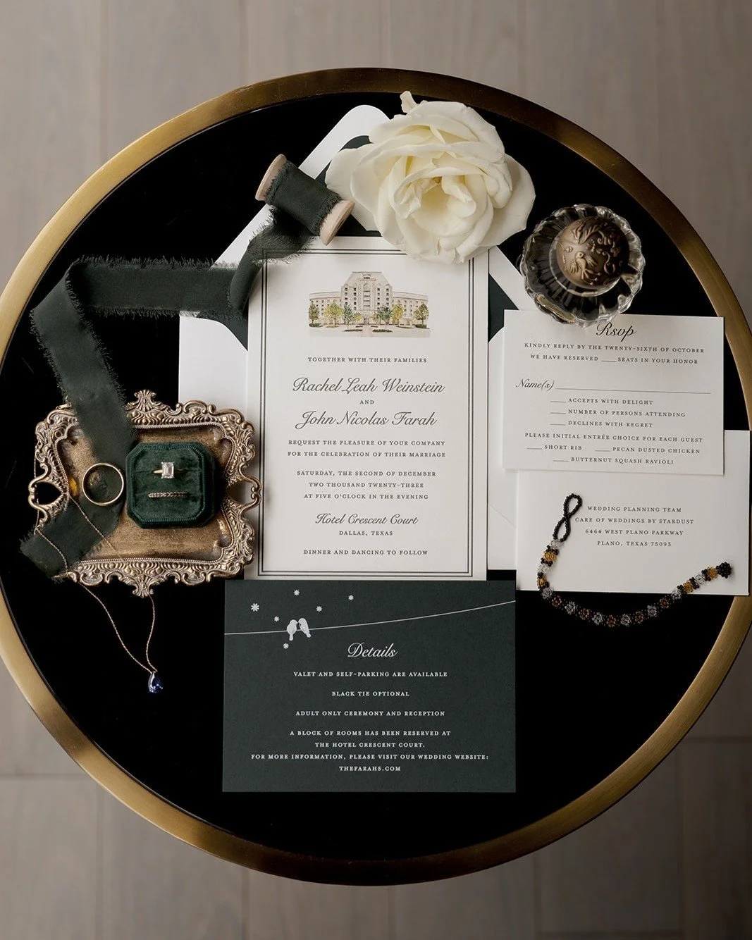 There&rsquo;s just something about fall and winter stationery. Rich hues, classic details, and the custom @hotelcrescentcourt sketch&hellip; consider us completely smitten.

Planning &amp; Design - @weddingsbystardust
Bakery - @fancycakesbylauren
Bea