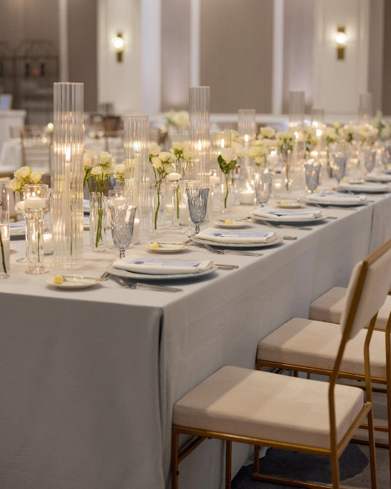Icy blues and crisp whites, a classic pairing that never goes out of style!

Planning &amp; Design - @weddingsbystardust
Bakery - @fancycakesbylauren
Beauty - @bridalpros
Entertainment - @intensitybands
Floral - @scout.floral 
Officiant - @hireaminis