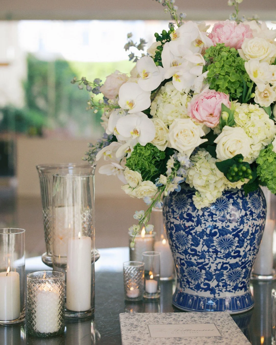 This week marks one year since M+T tied the knot at the @artsdistrictmansion. Their celebration was a timeless blend of chinoiserie details, soft spring hues, and thoughtfully curated touches that felt unmistakably them. ✨

Planning &amp; Design - @w