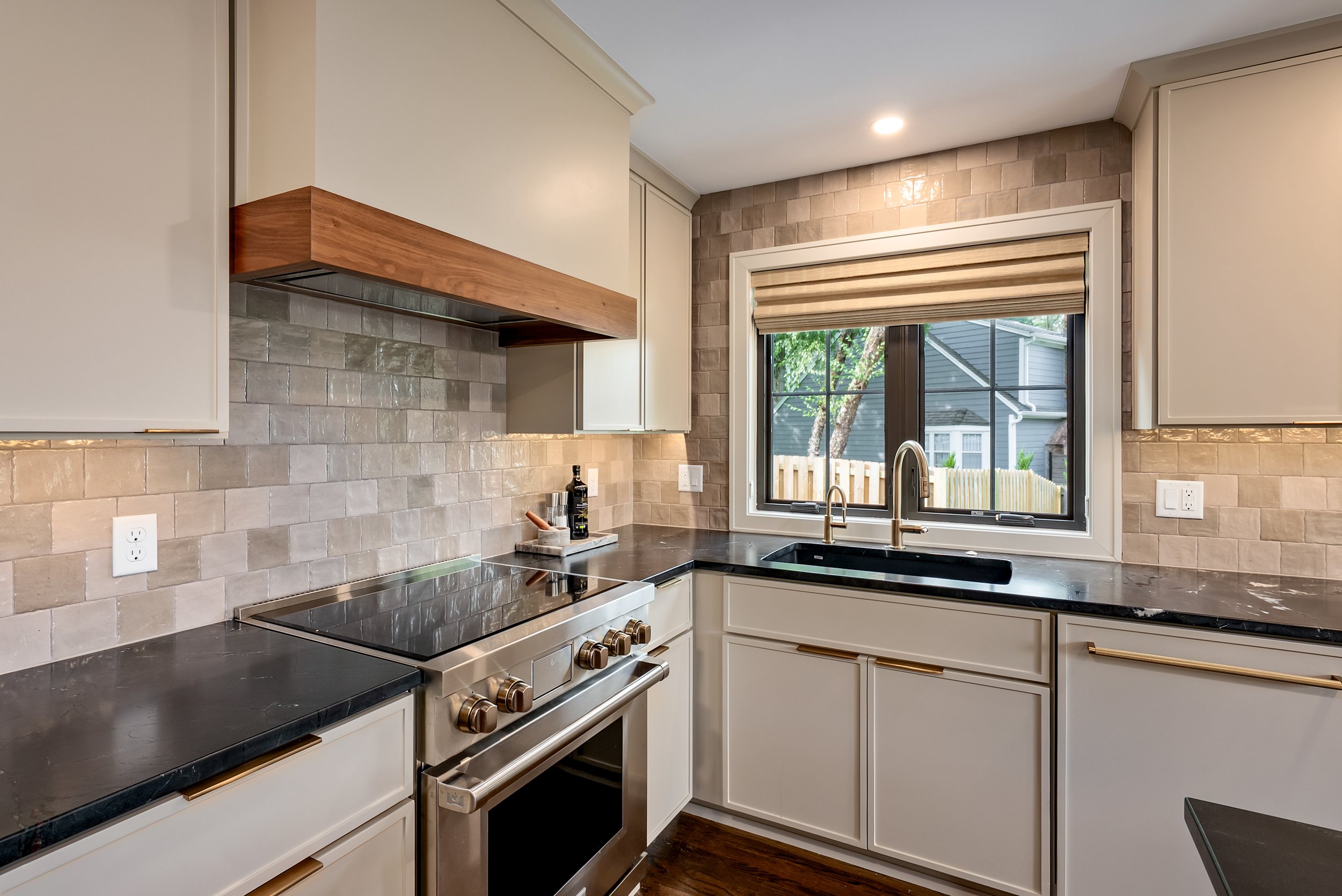 Kitchen 3 (1).jpg