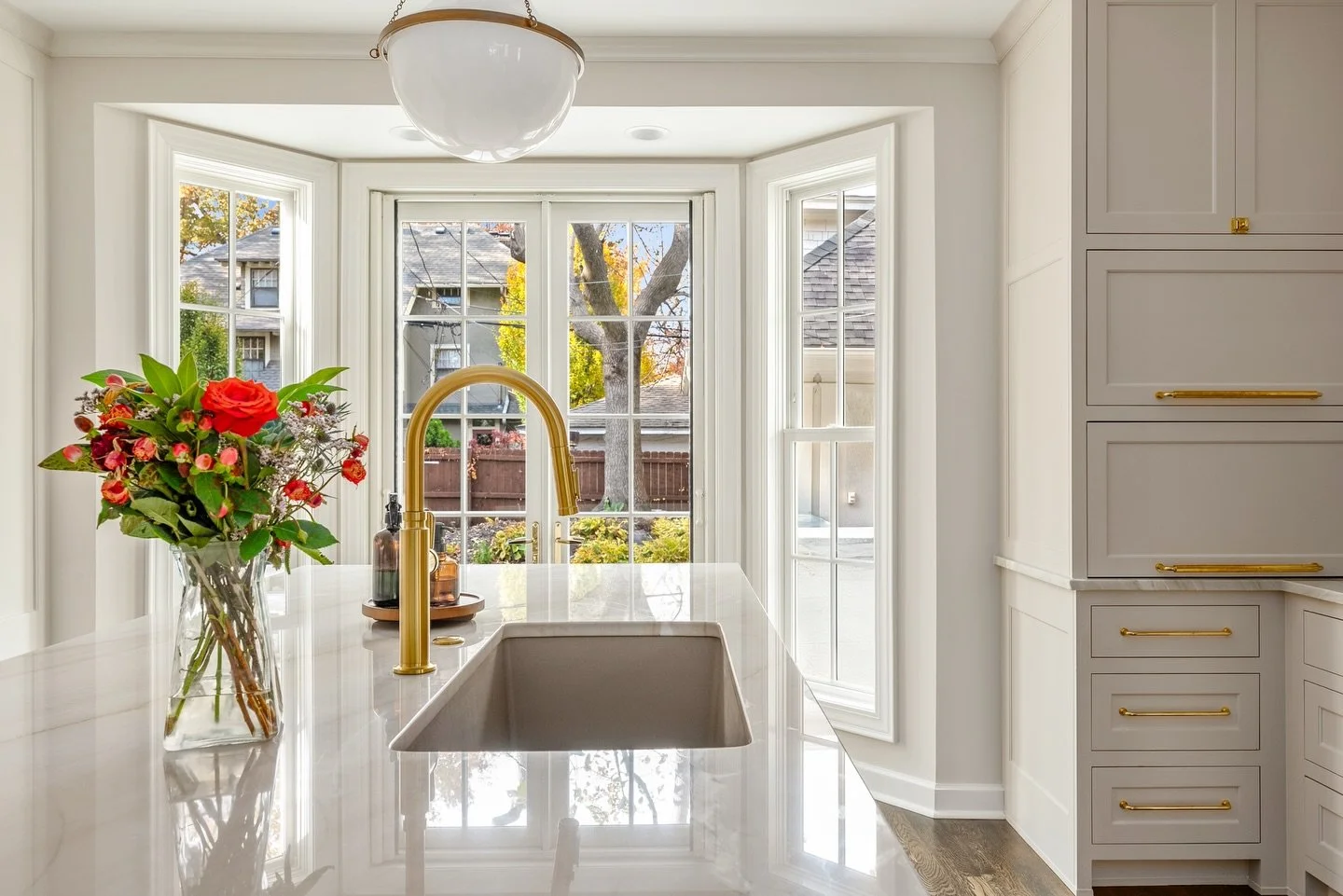 This Brookside kitchen remodel is the definition of understated elegance. From the bright, open layout to the seamless cabinetry and elevated finishes, this space proves that simple doesn&rsquo;t mean boring.

#renovatingkc #brooksidekc #kansascityre