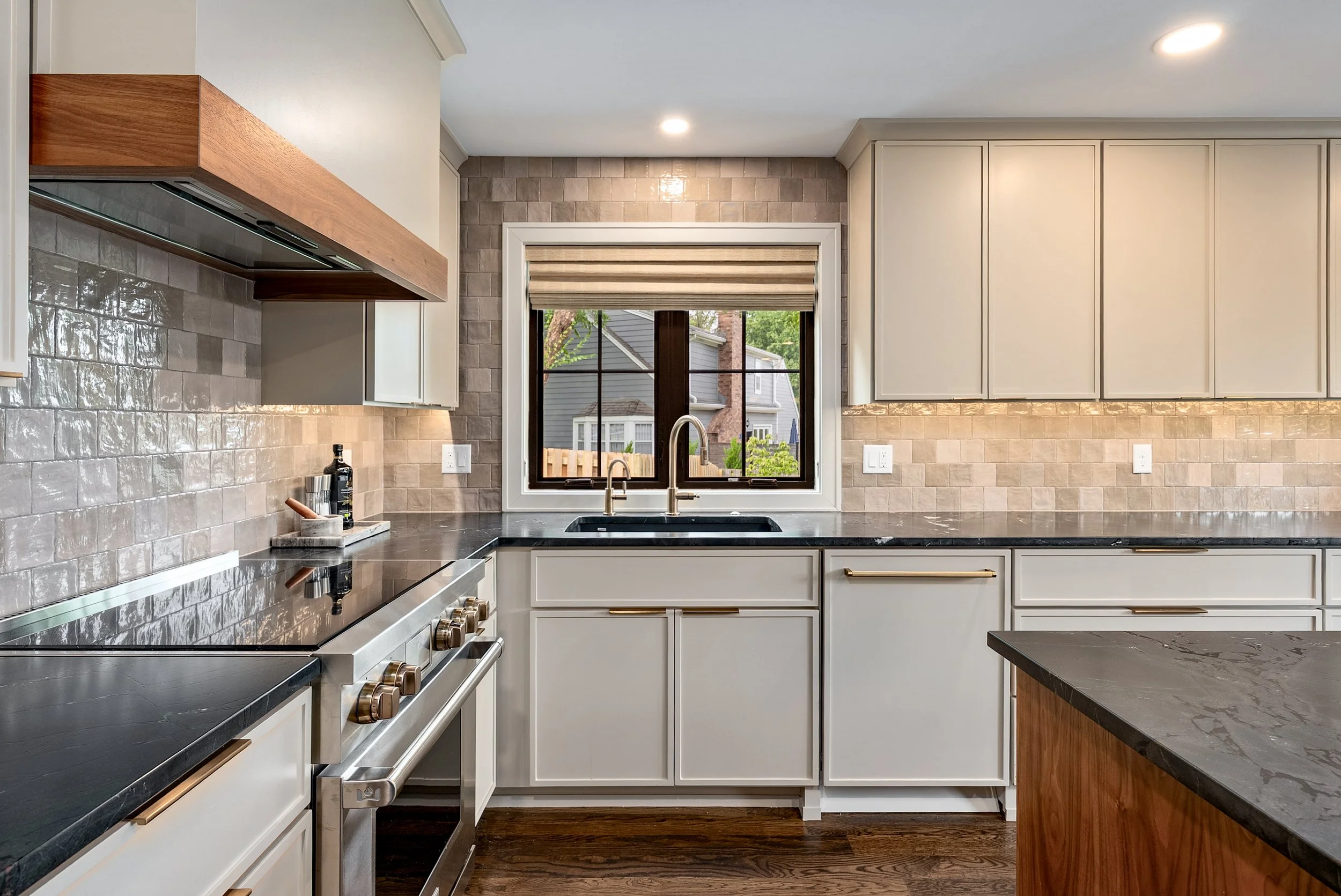 Kitchen 2 (1).jpg